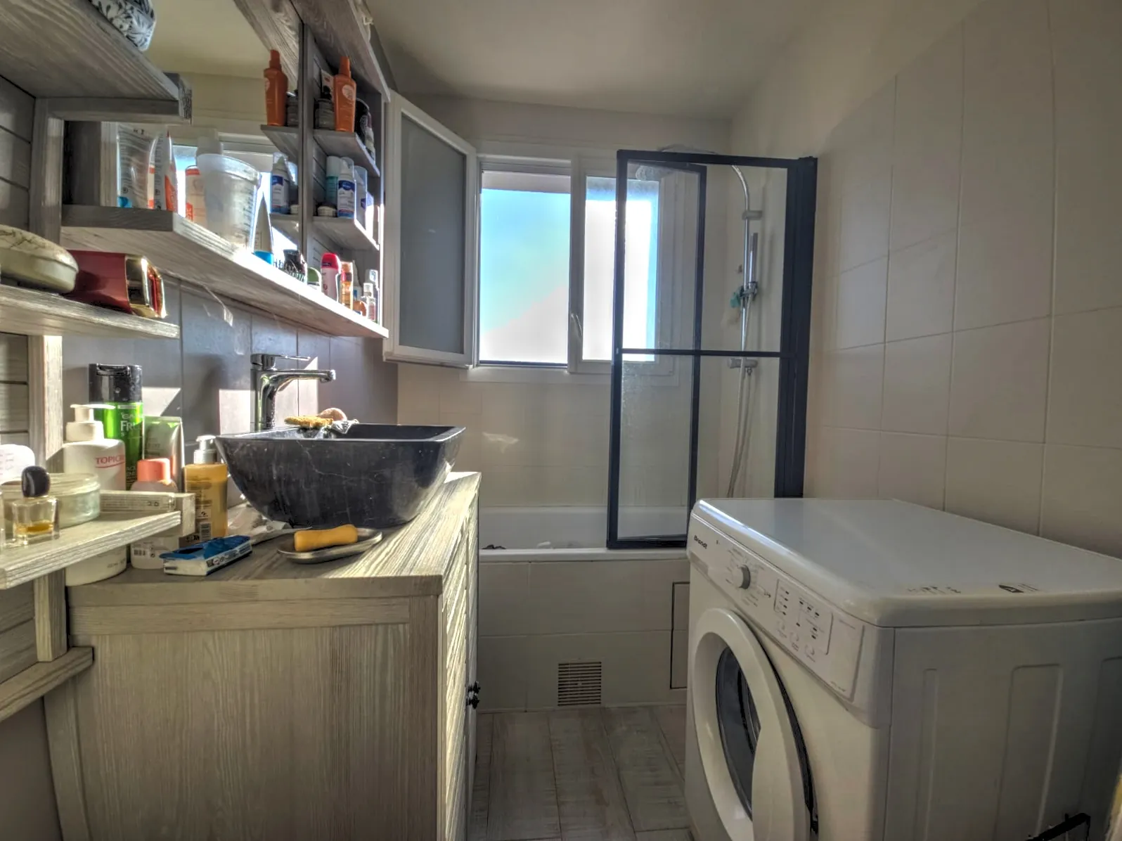 Appartement de 75 m² avec 2 chambres à Limoges, résidence sécurisée et parking 