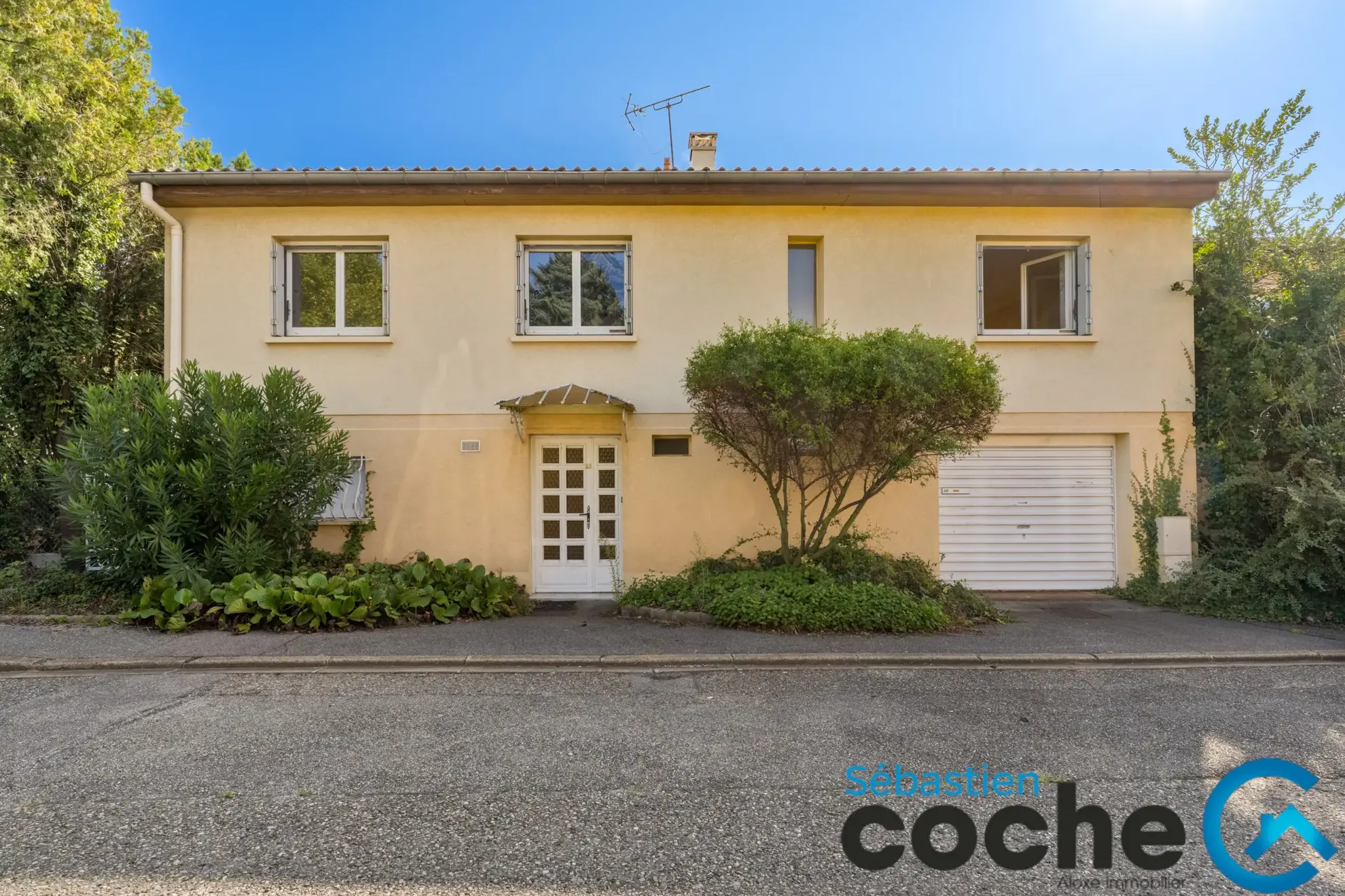 Maison à Vénissieux de 126 m² avec garage et jardin clos