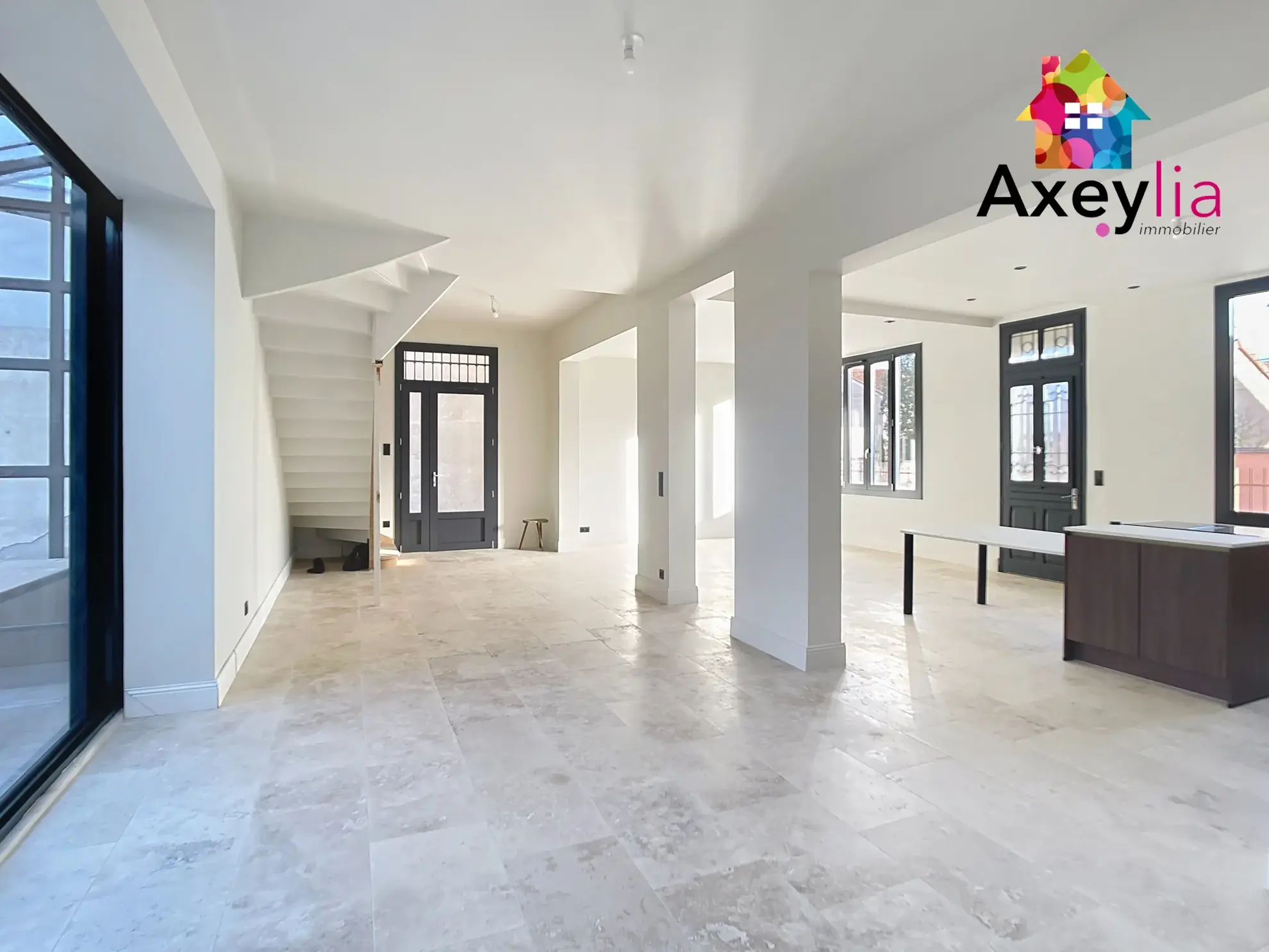 Maison rénovée avec 5 chambres à Roanne, centre-ville - Spacieux et modernisé