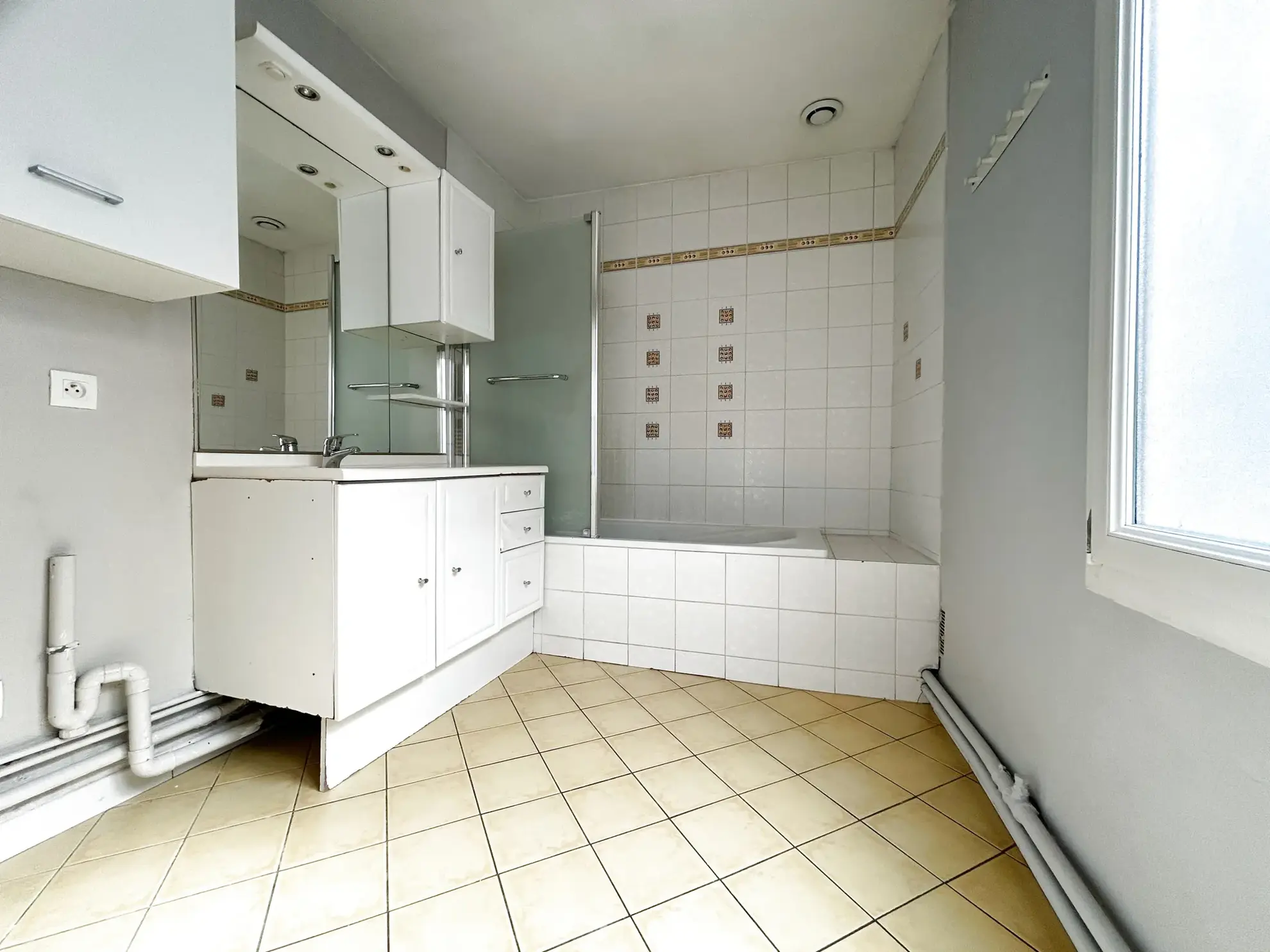 Maison de ville à Hénin-Beaumont avec terrasse, jardin et 3 chambres 