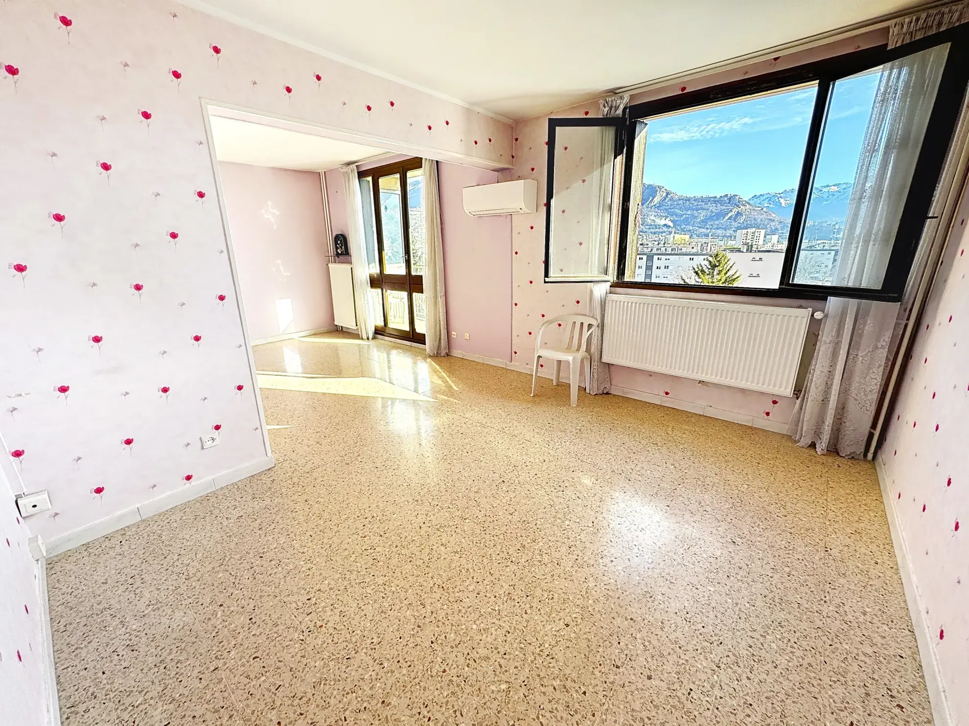 Appartement T5 avec terrasse et vue panoramique à Fontaine 