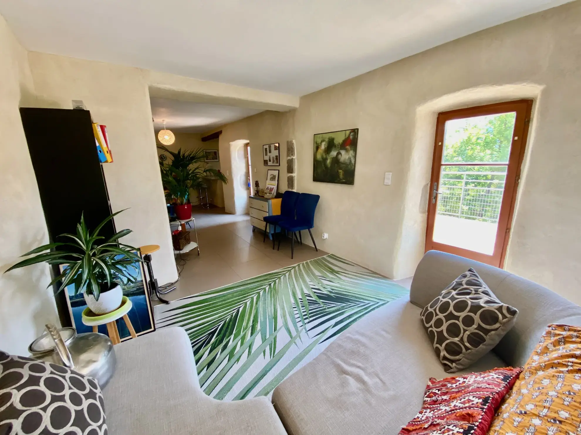 Maison en pierre avec studio indépendant, piscine à Vesseaux, vue dominante 