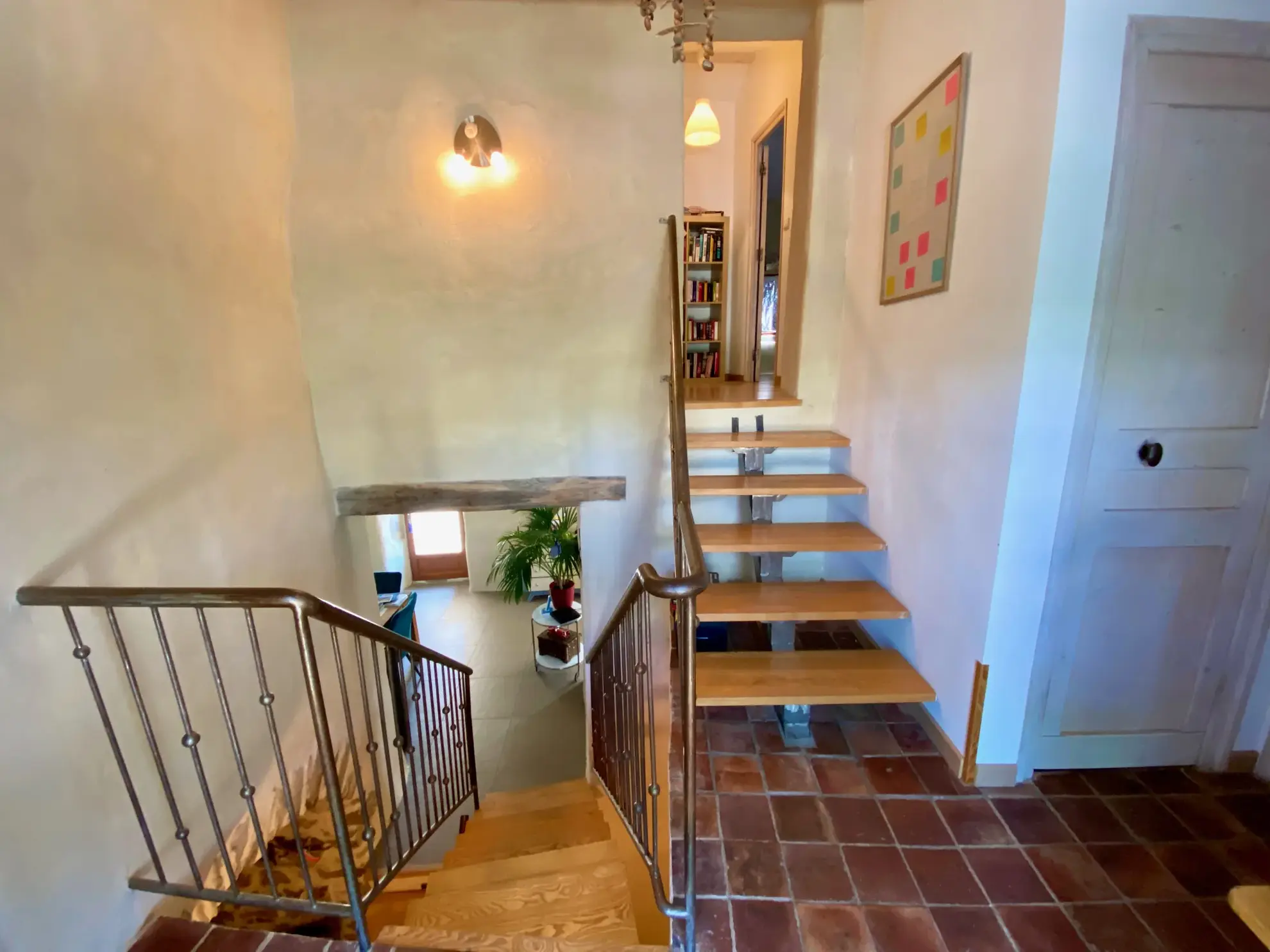 Maison en pierre avec studio indépendant, piscine à Vesseaux, vue dominante 