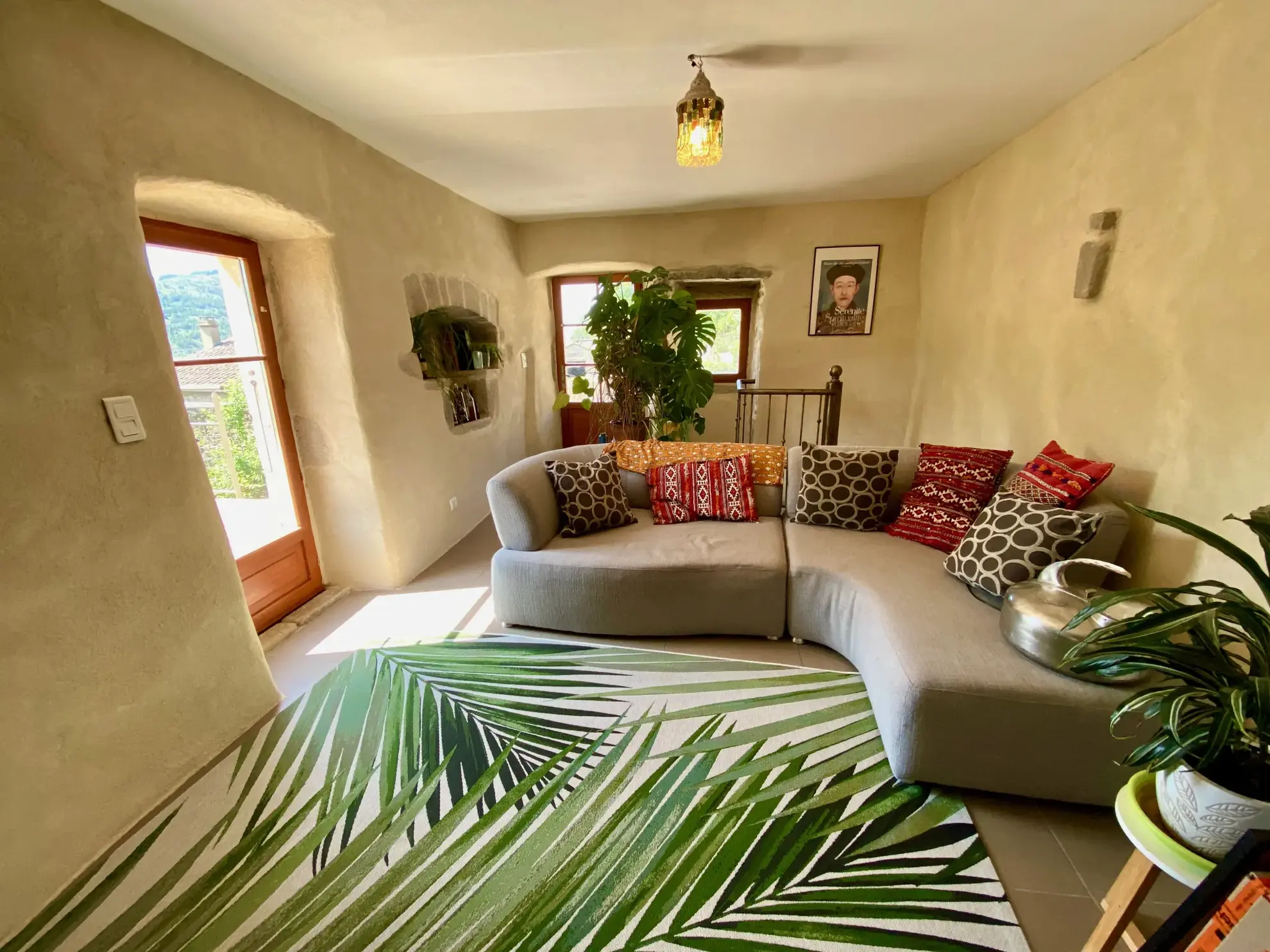 Maison en pierre avec studio indépendant, piscine à Vesseaux, vue dominante 