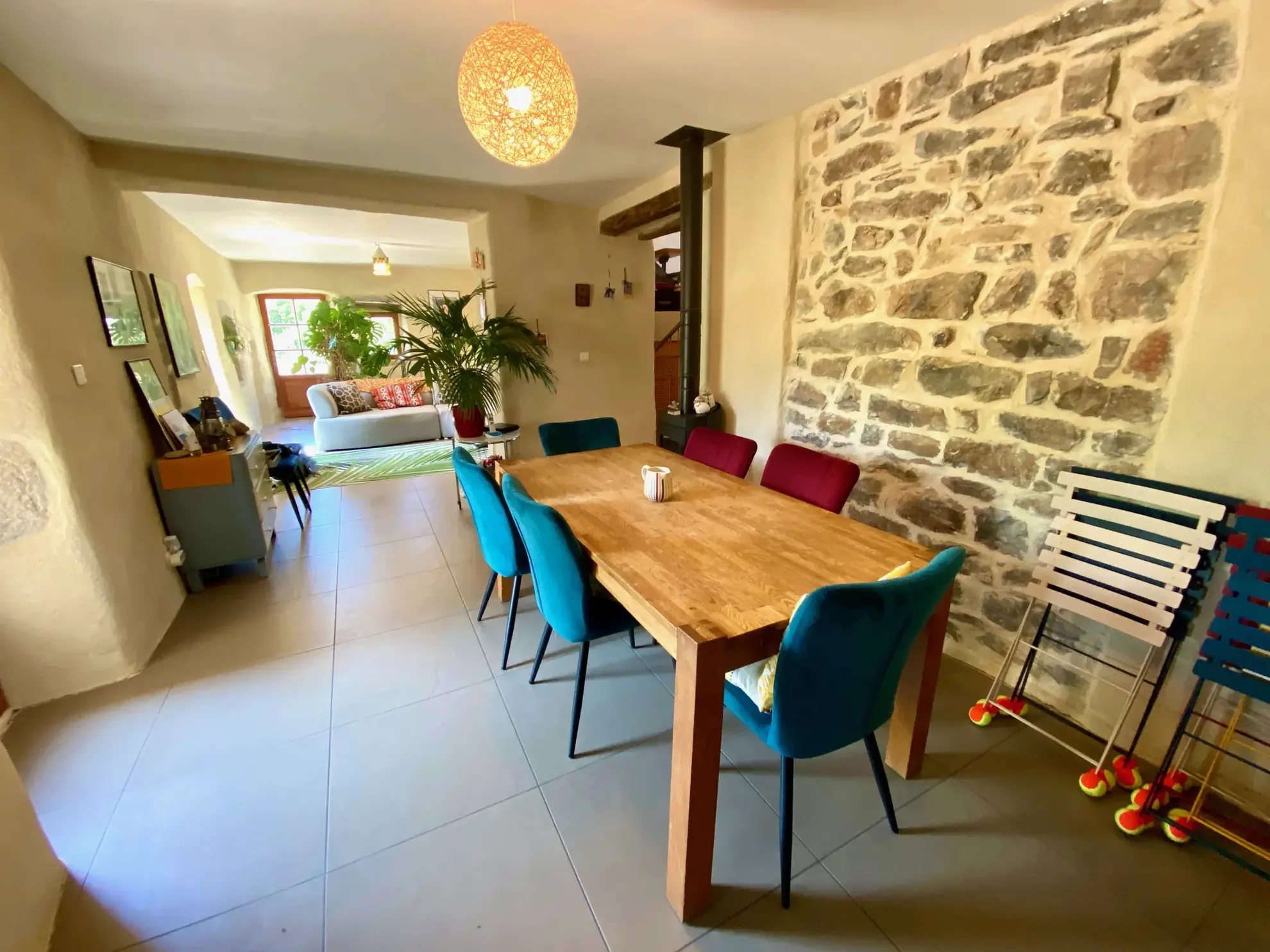 Maison en pierre avec studio indépendant, piscine à Vesseaux, vue dominante 