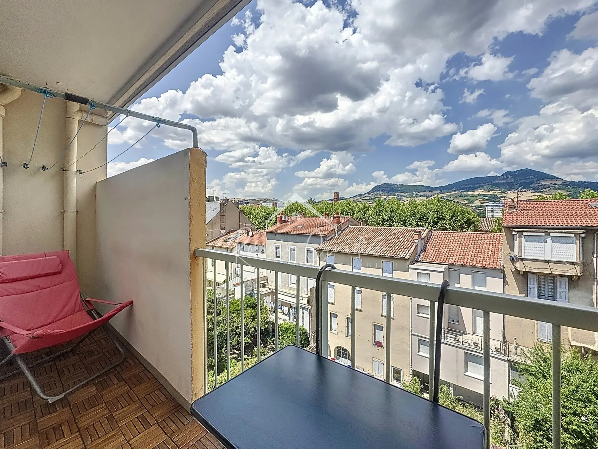 Vente appartement F4 à Millau avec vue dégagée, balcon et stationnement 