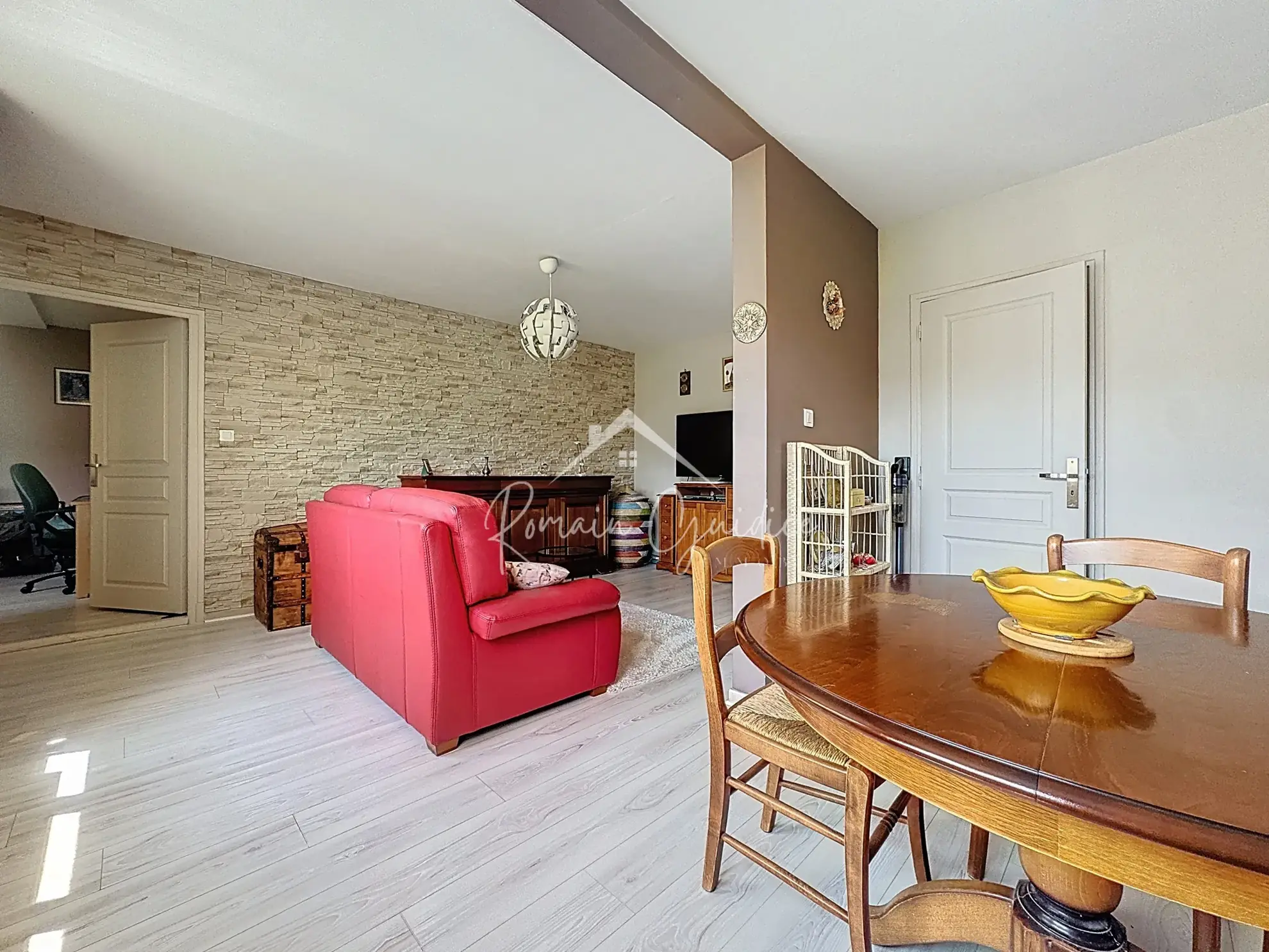 Vente appartement F4 à Millau avec vue dégagée, balcon et stationnement 