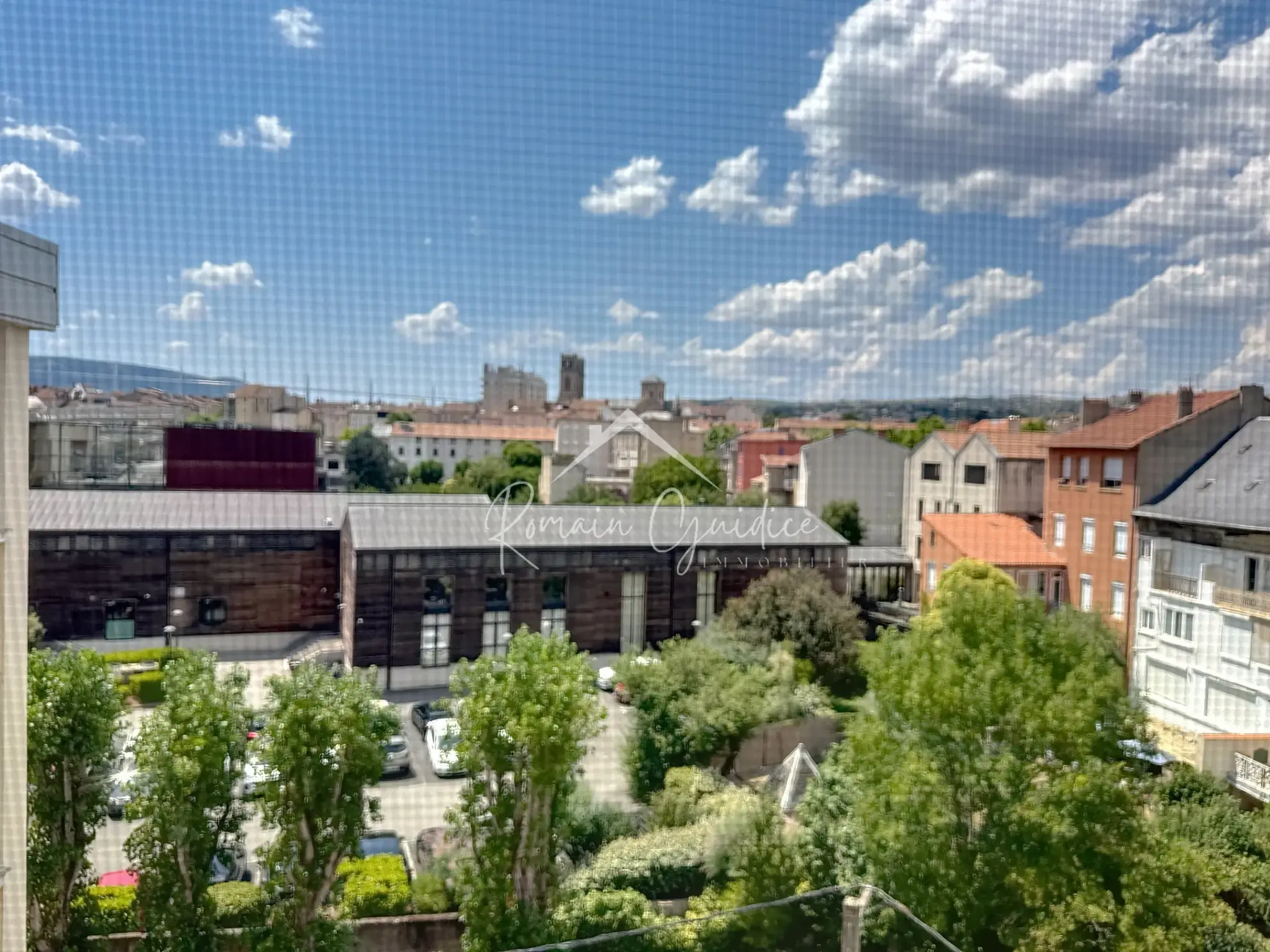 Vente appartement F4 à Millau avec vue dégagée, balcon et stationnement 