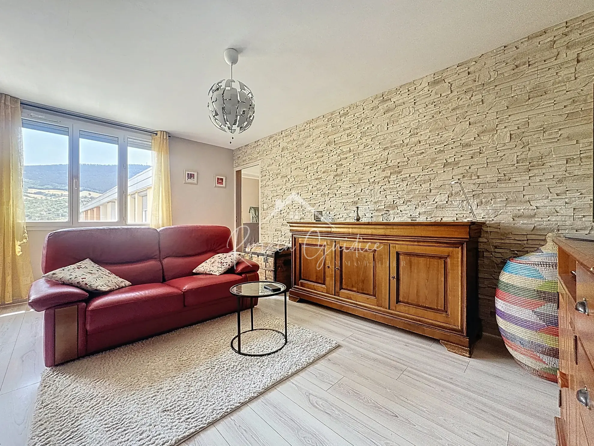 Vente appartement F4 à Millau avec vue dégagée, balcon et stationnement 