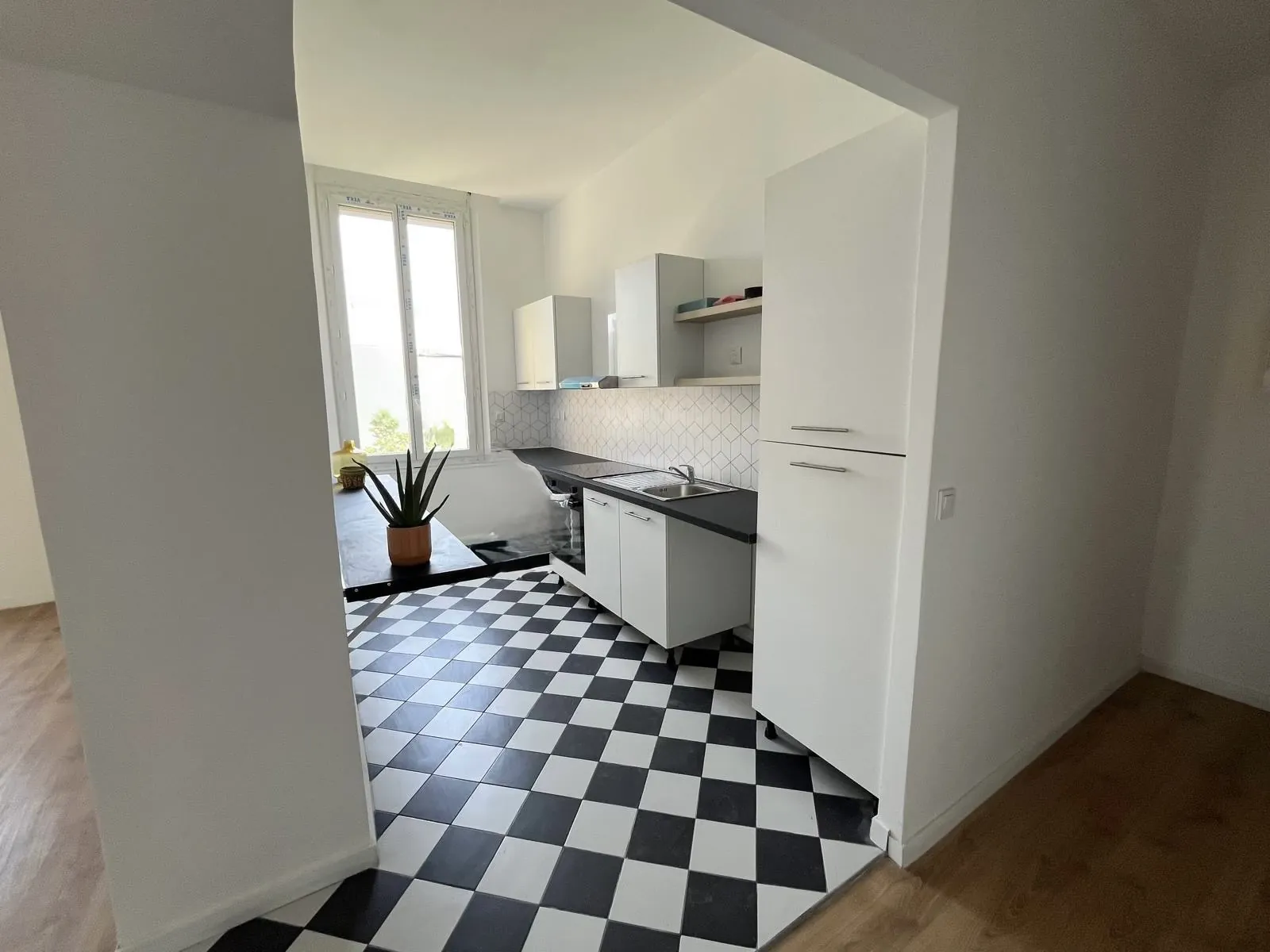 Appartement T4 rénové en duplex au dernier étage à Marseille avec parking 