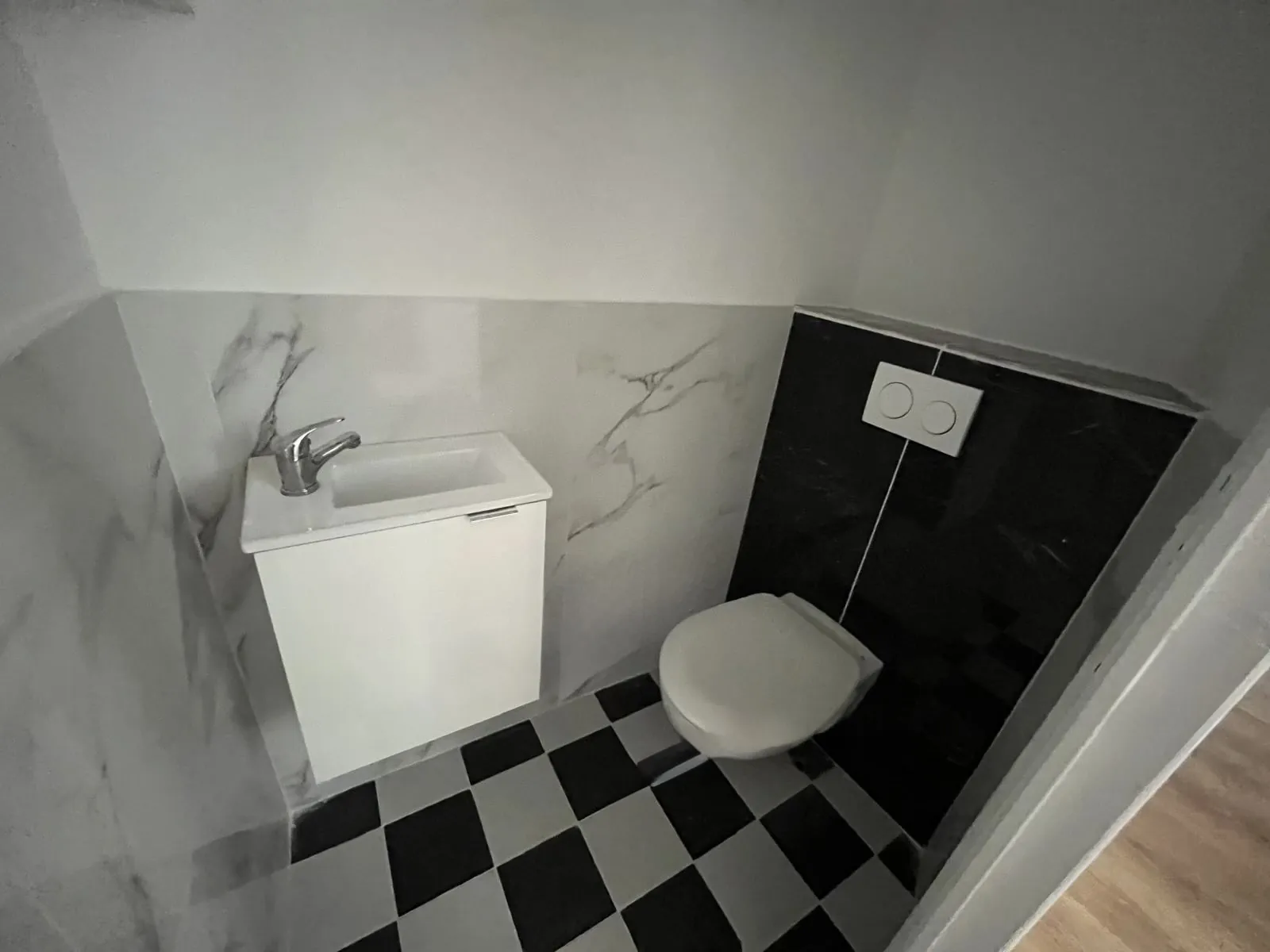 Appartement T4 rénové en duplex au dernier étage à Marseille avec parking 