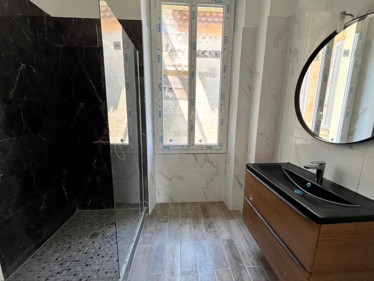 Appartement T4 rénové en duplex au dernier étage à Marseille avec parking 