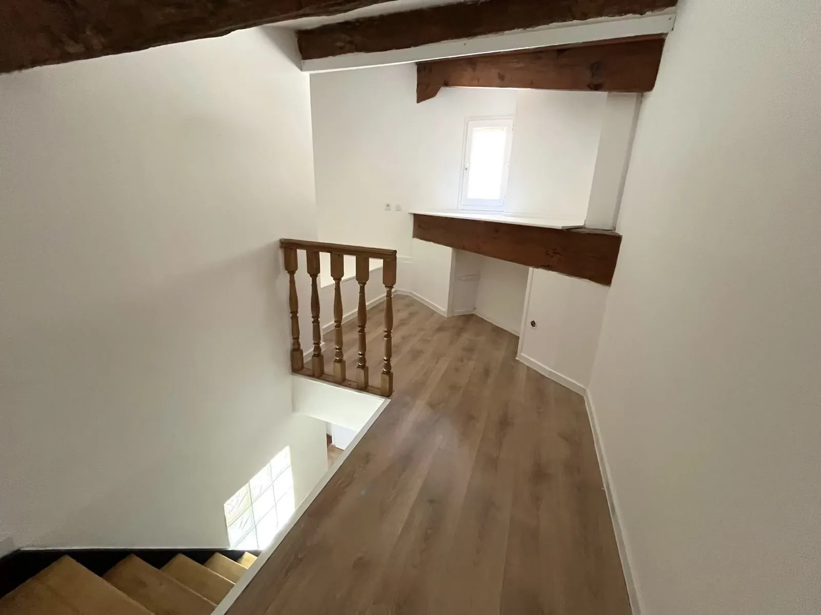 Appartement T4 rénové en duplex au dernier étage à Marseille avec parking 