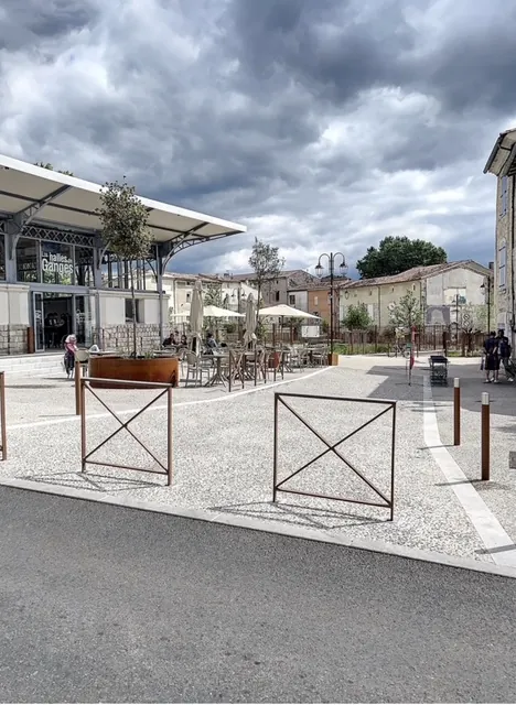 Local commercial et T2 loués face aux Halles de Ganges – Investissement locatif clé en main