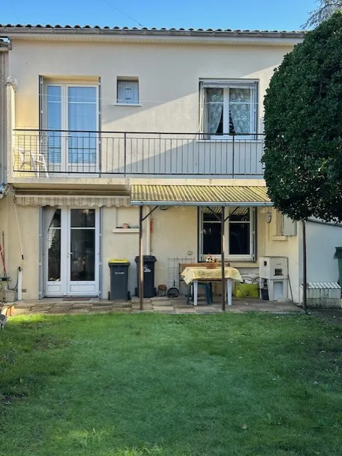 Maison de ville lumineuse à Marmande avec jardin clos et 3 chambres