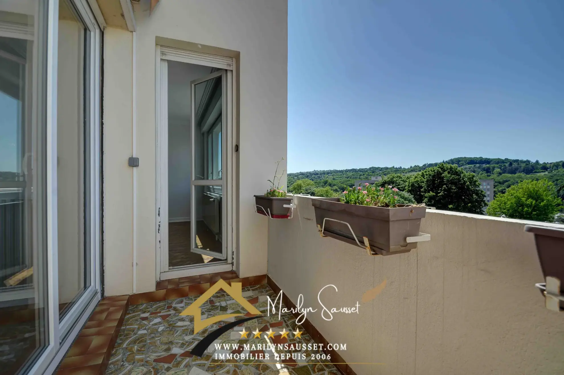 Appartement T3 avec piscine et balcon à Sainte-Foy-lès-Lyon 