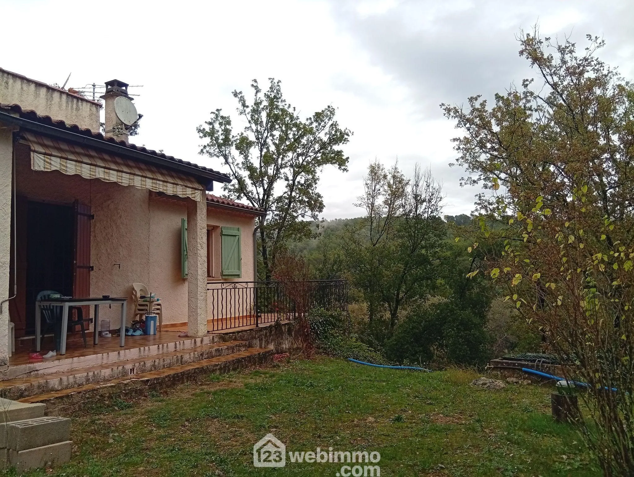 Charmante maison de plain-pied de 80 m² à Entrecastaux avec grand terrain 