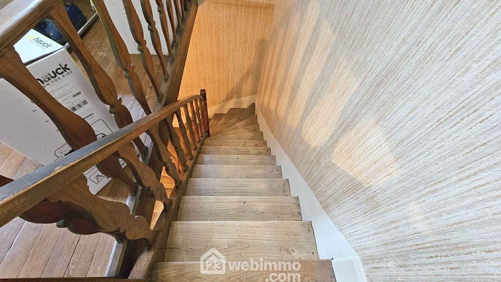 Belle bâtisse à rénover de 263 m² avec dépendances à Fontainebleau 