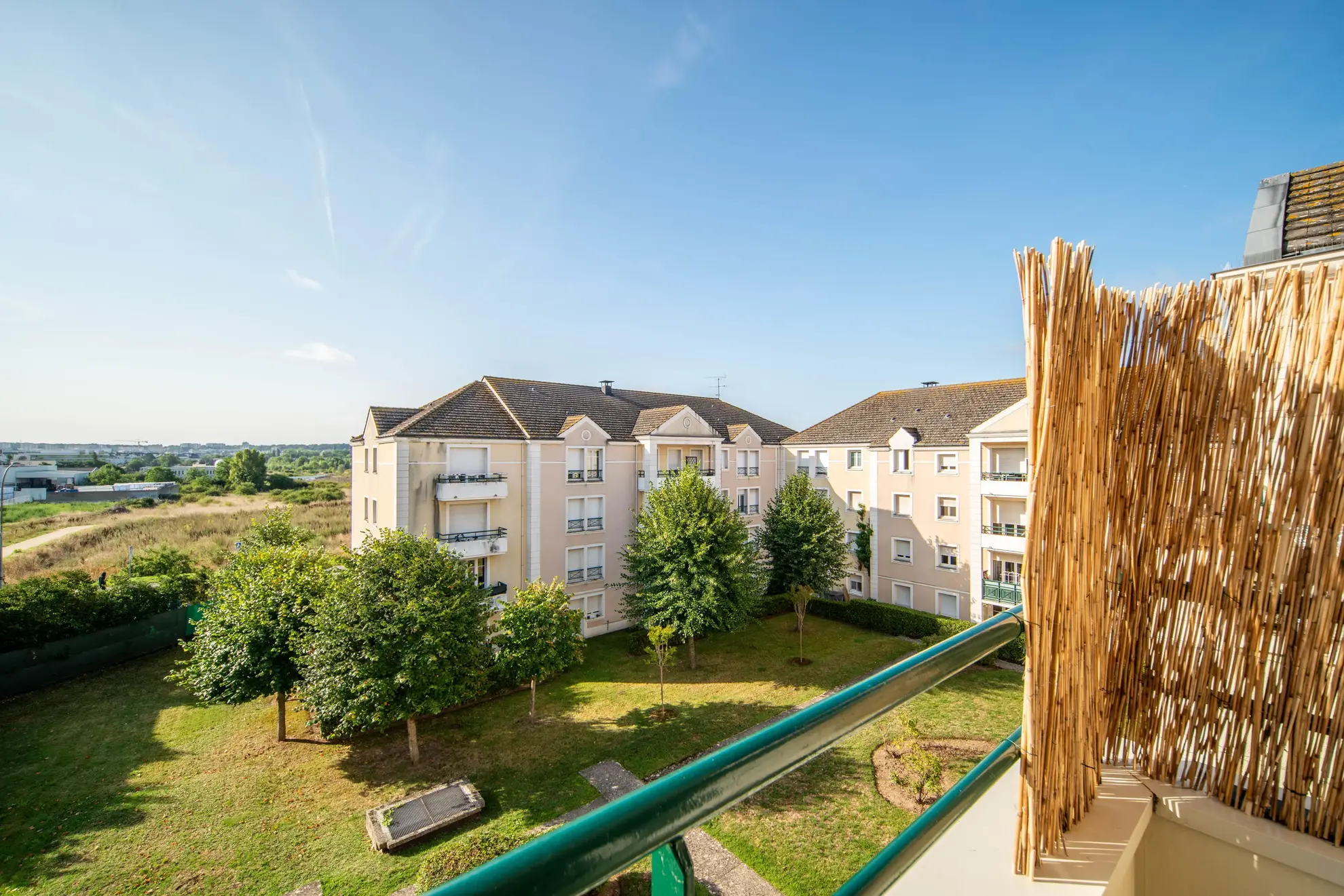 Studio lumineux avec balcon à Poissy dans le quartier des Fleurs 