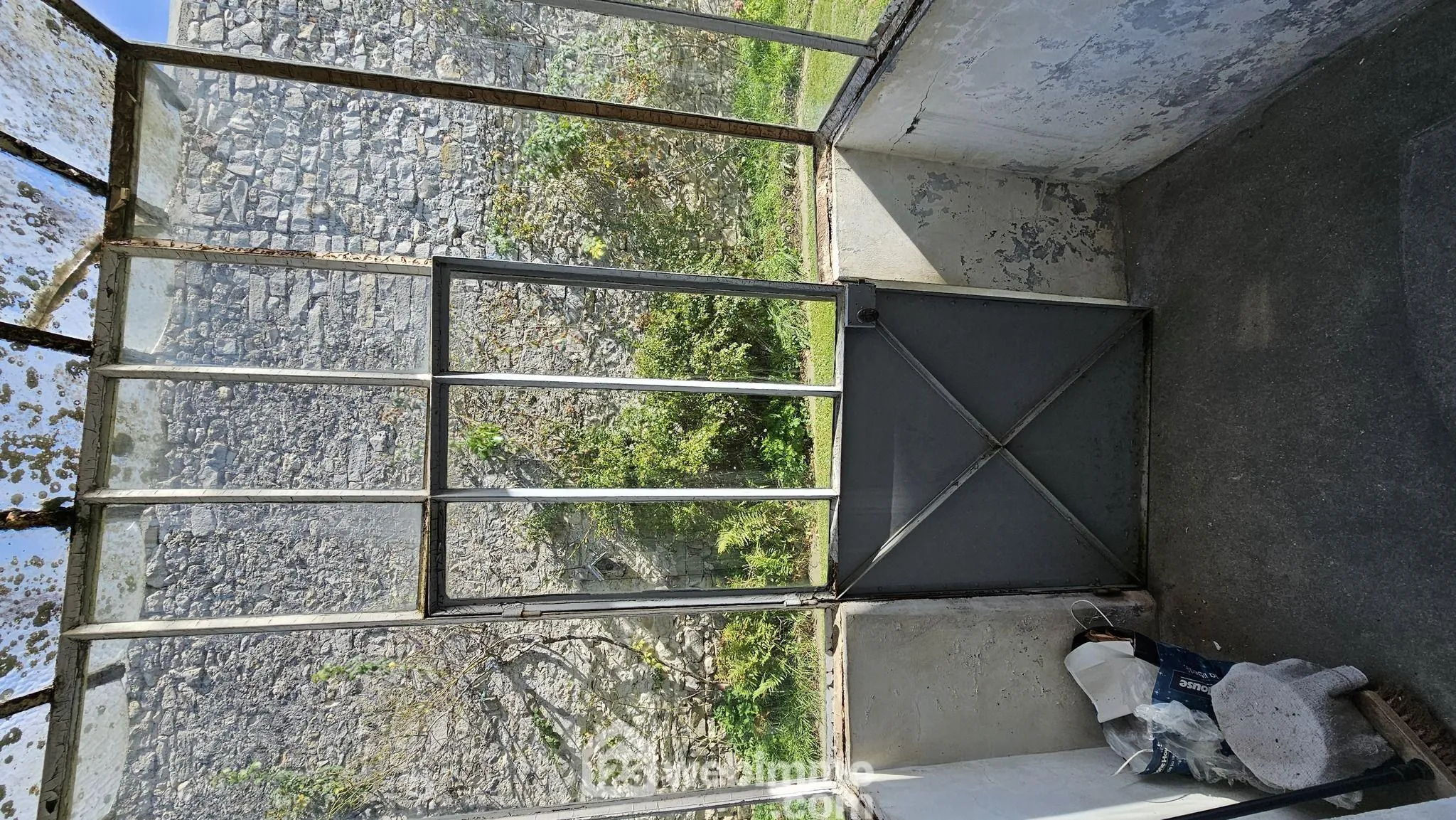 Maison en pierre à rénover de 100 m² à Vayres-sur-Essonne avec dépendances 