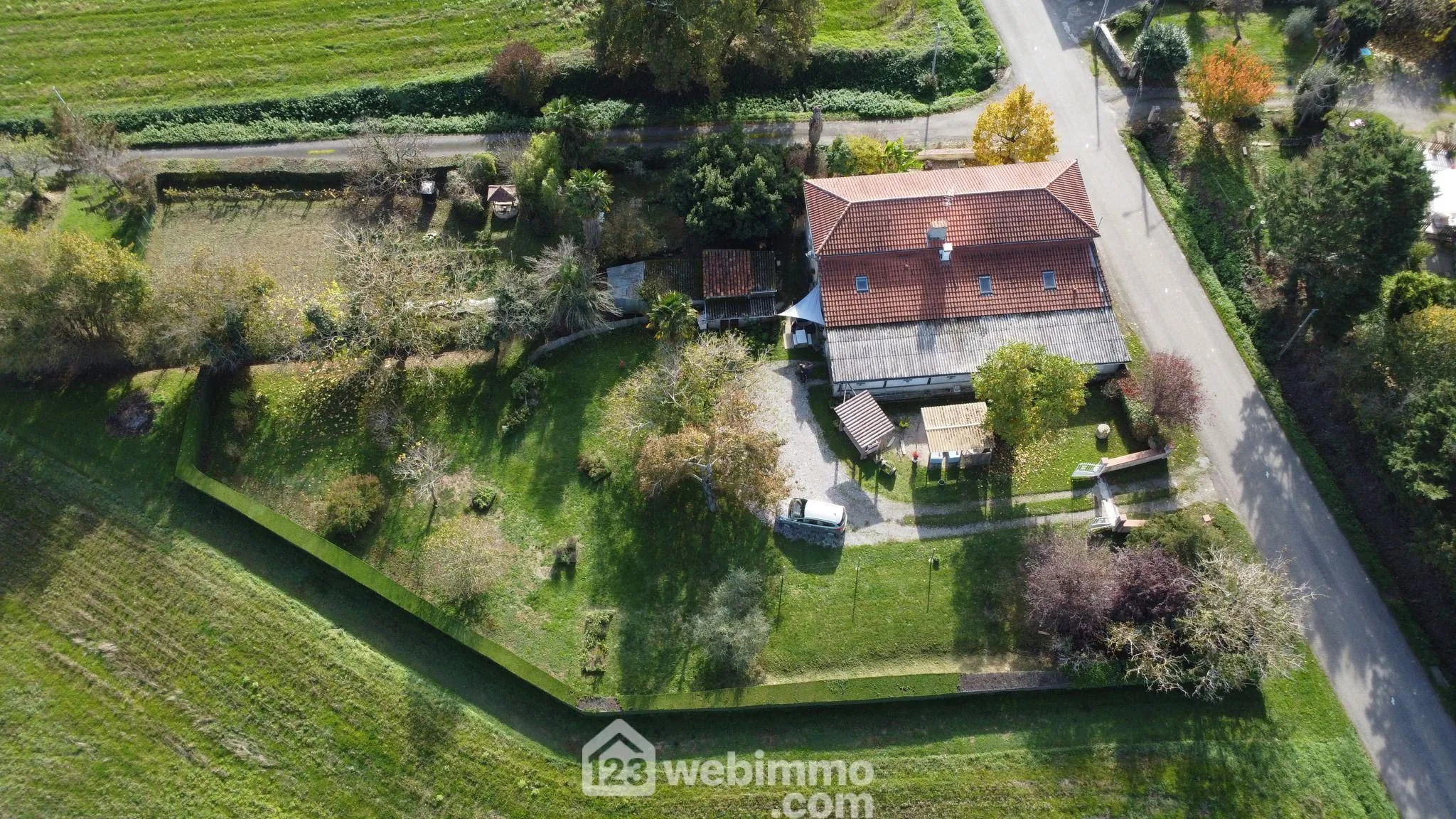 Maison de campagne de 240 m² avec terrain à Saint-Jean-Poutge