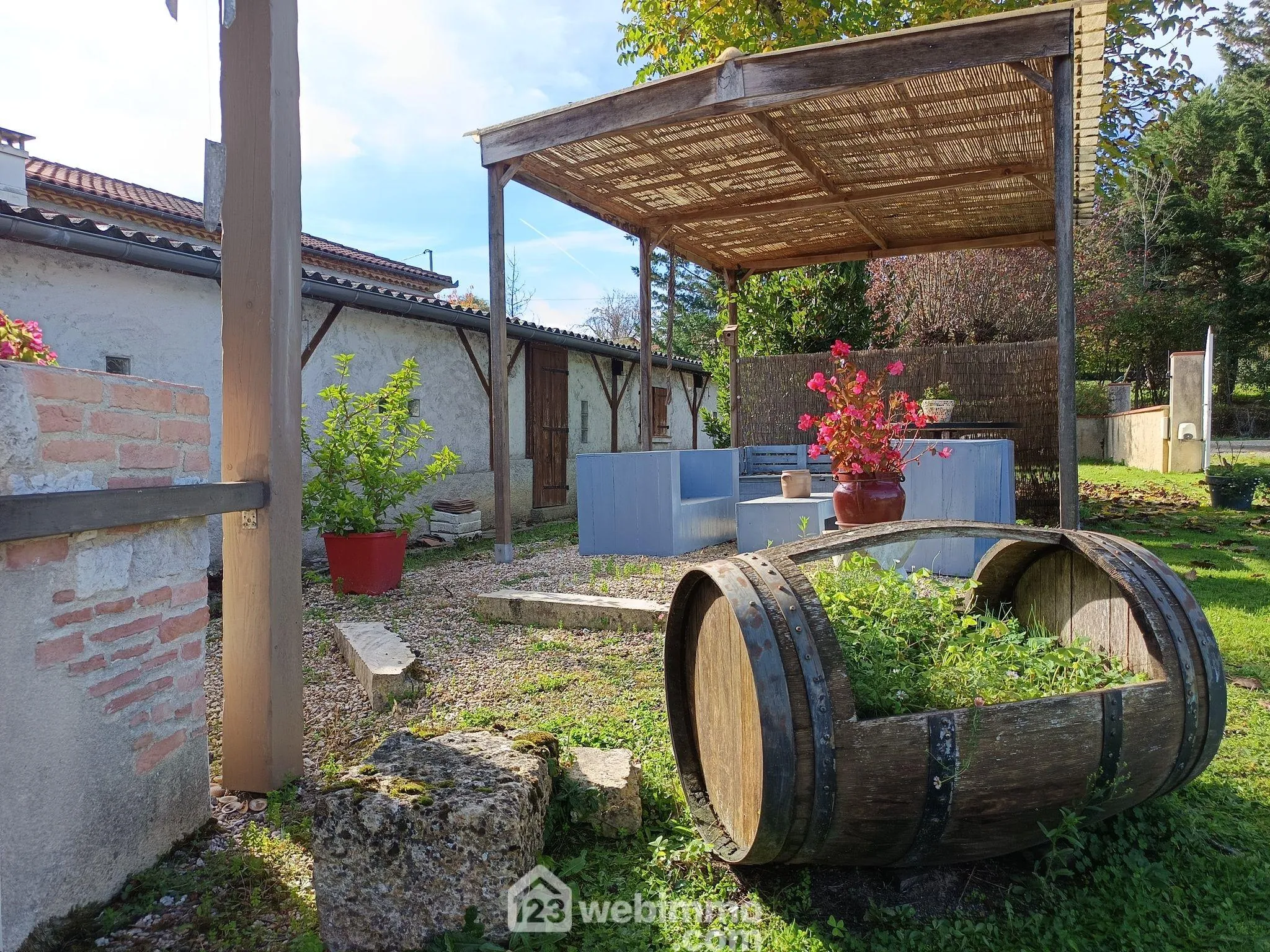 Maison de campagne de 240 m² avec terrain à Saint-Jean-Poutge 