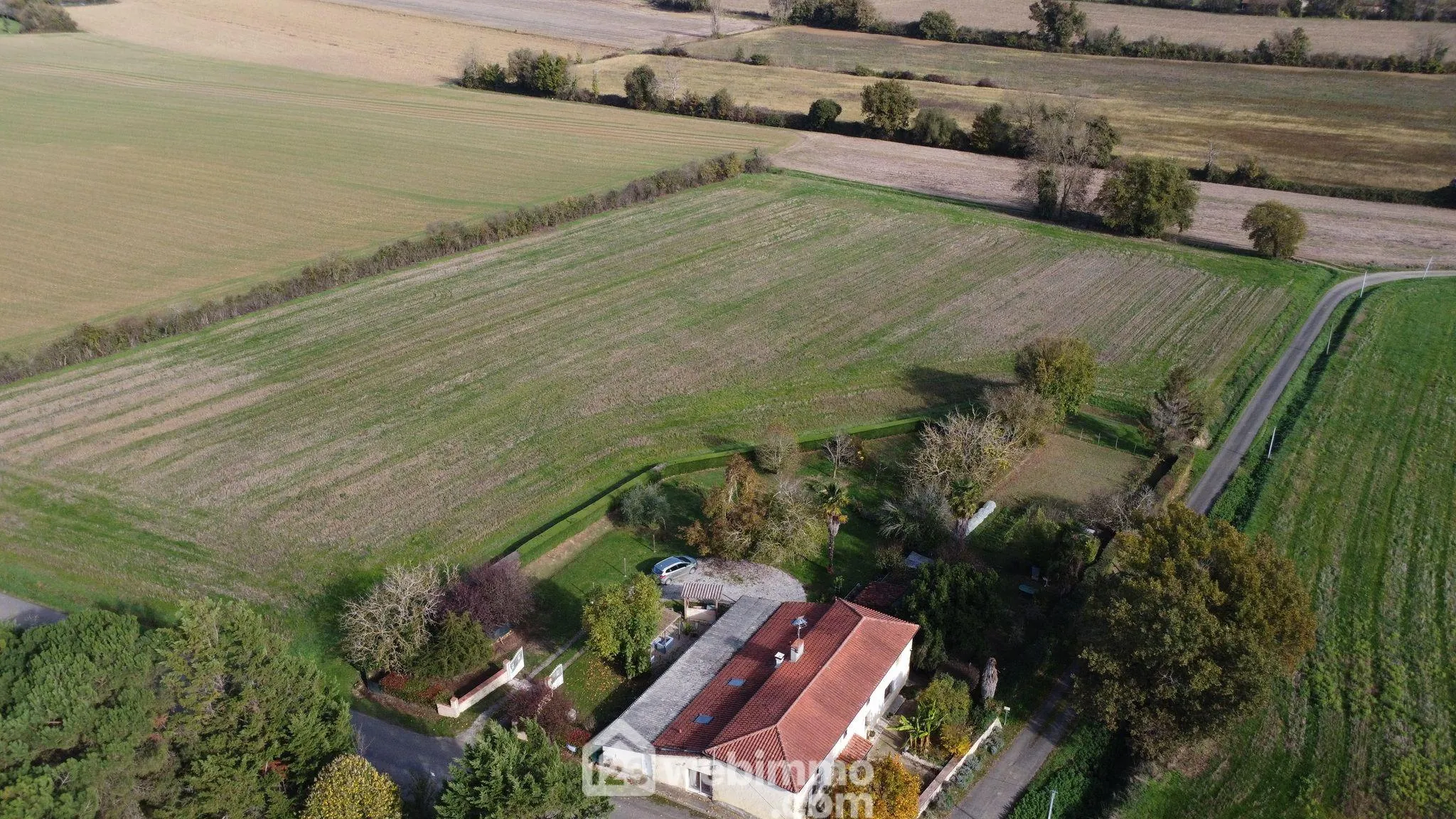 Maison de campagne de 240 m² avec terrain à Saint-Jean-Poutge 