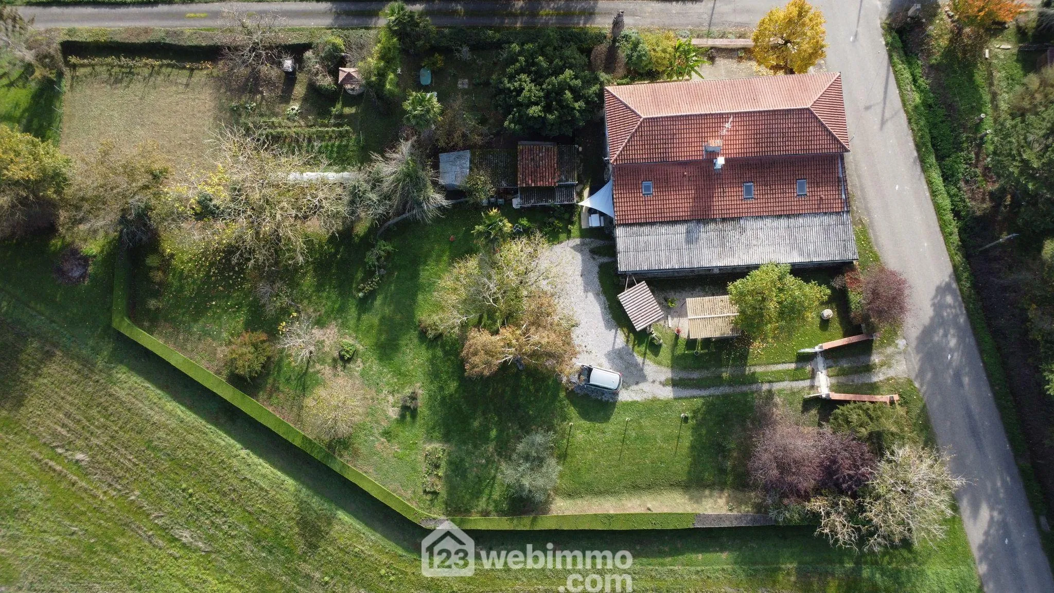 Maison de campagne de 240 m² avec terrain à Saint-Jean-Poutge 