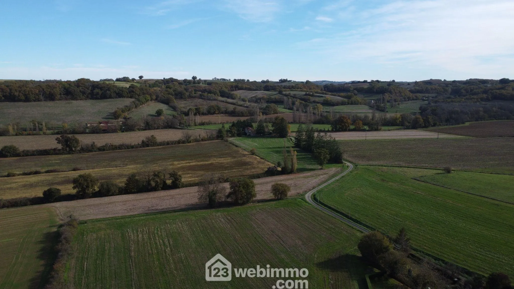 Maison de campagne de 240 m² avec terrain à Saint-Jean-Poutge 
