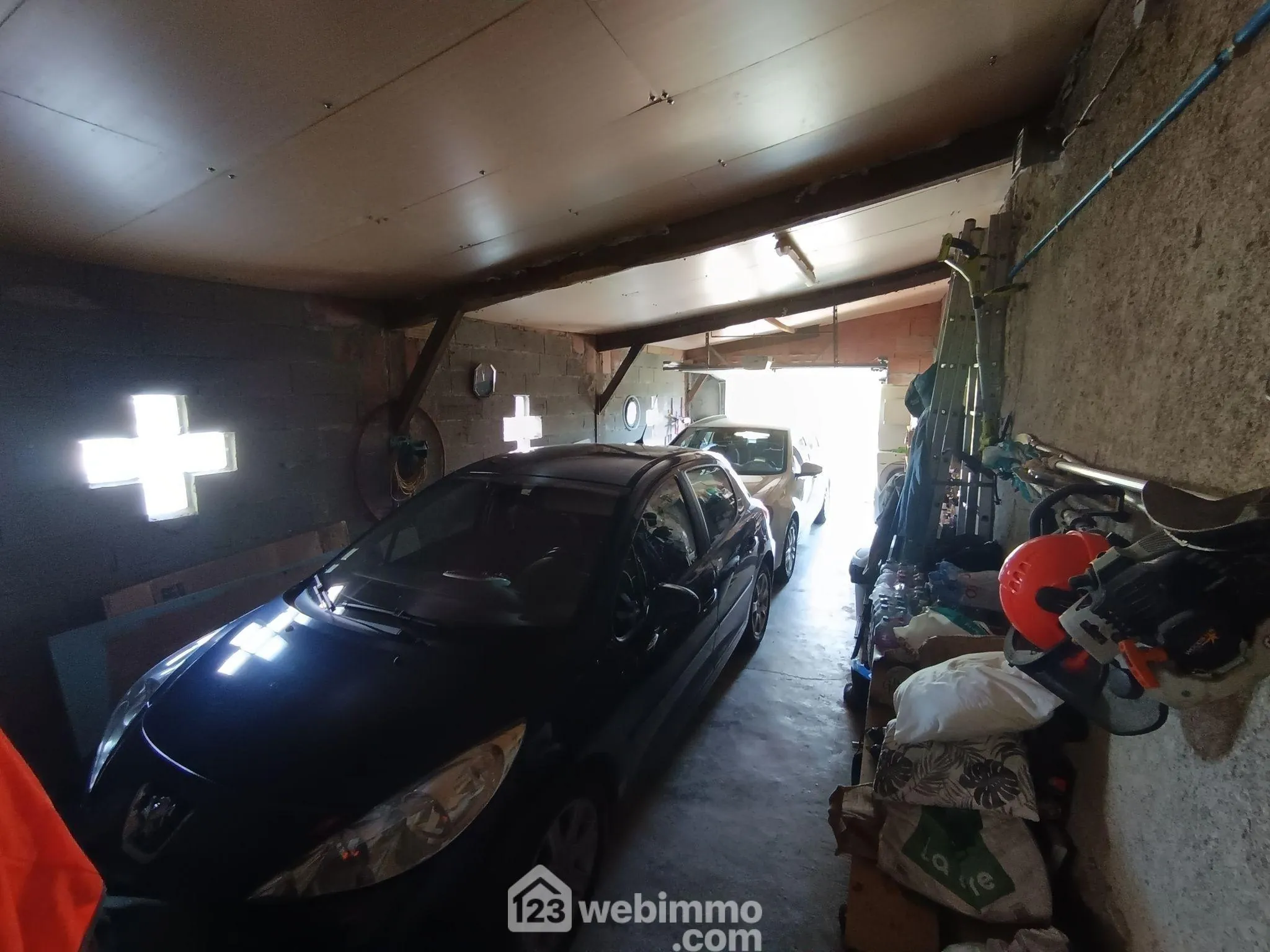 Maison de campagne de 240 m² avec terrain à Saint-Jean-Poutge 