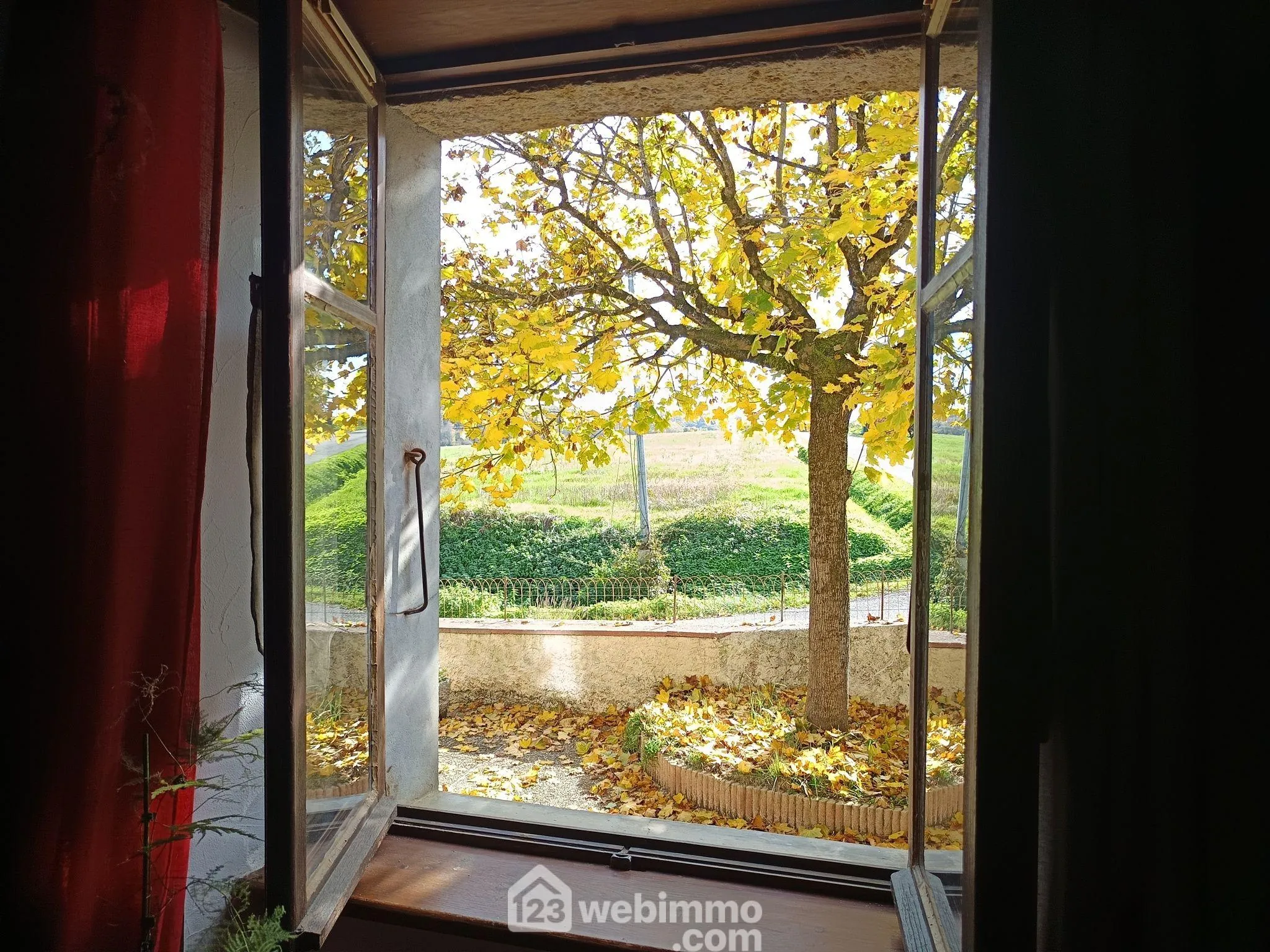 Maison de campagne de 240 m² avec terrain à Saint-Jean-Poutge 