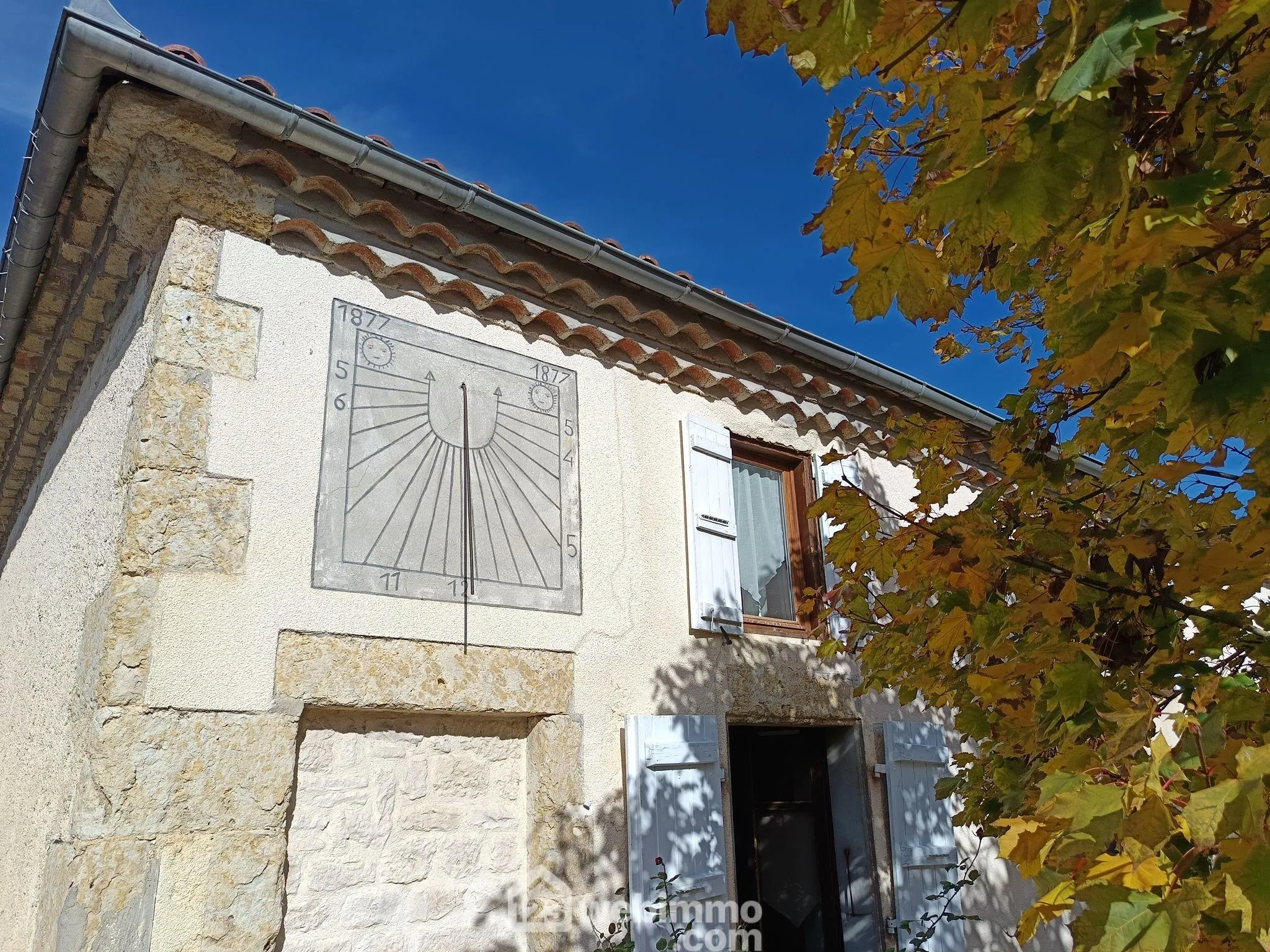 Maison de campagne de 240 m² avec terrain à Saint-Jean-Poutge 