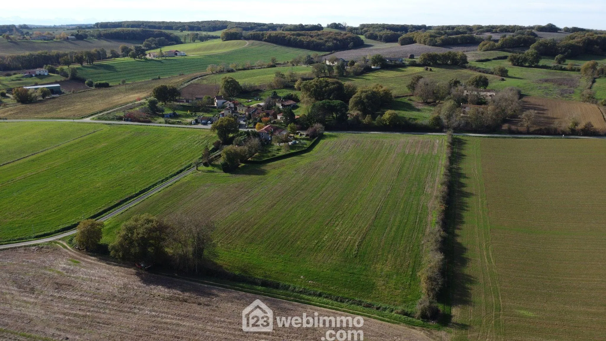 Maison de campagne avec terrain à Saint-Jean-Poutge, 240 m² 