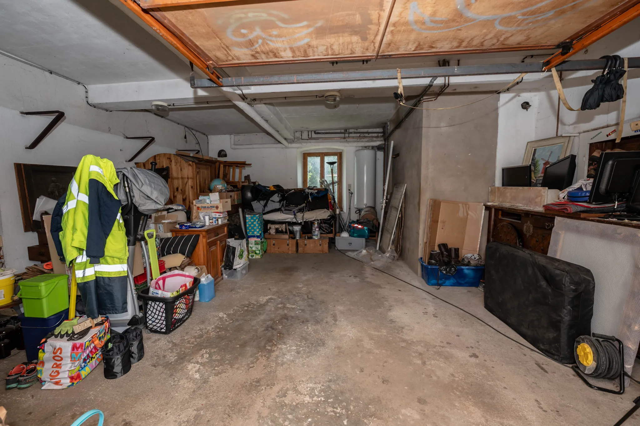 Maison ancienne avec appartement et potentiel à Le Crouzet, proche Mouthe et Suisse 