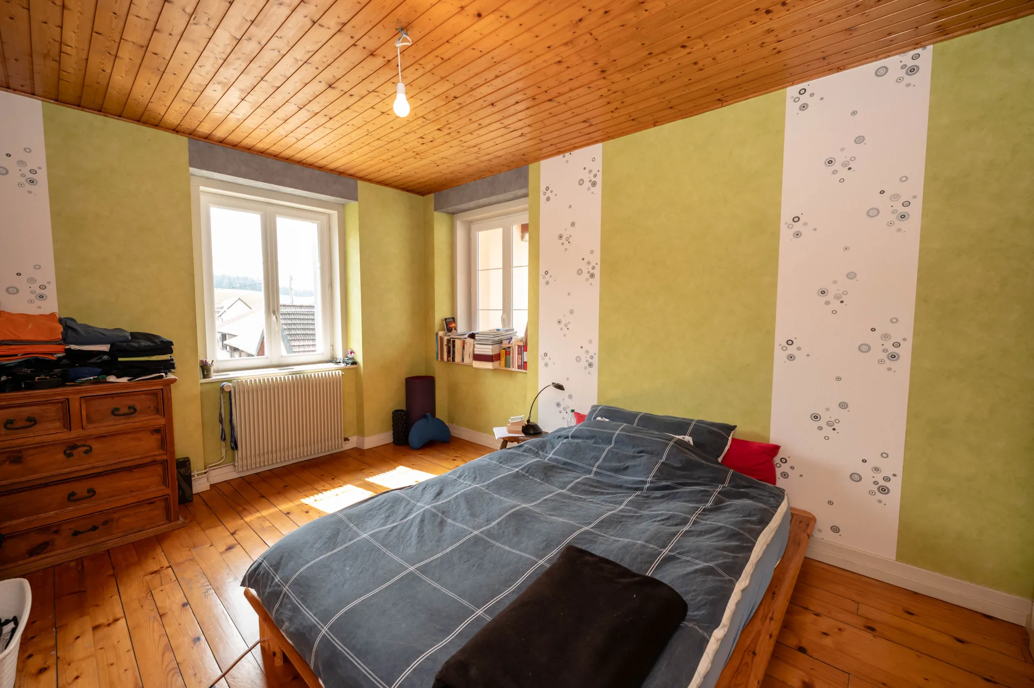 Maison ancienne avec appartement et potentiel à Le Crouzet, proche Mouthe et Suisse 