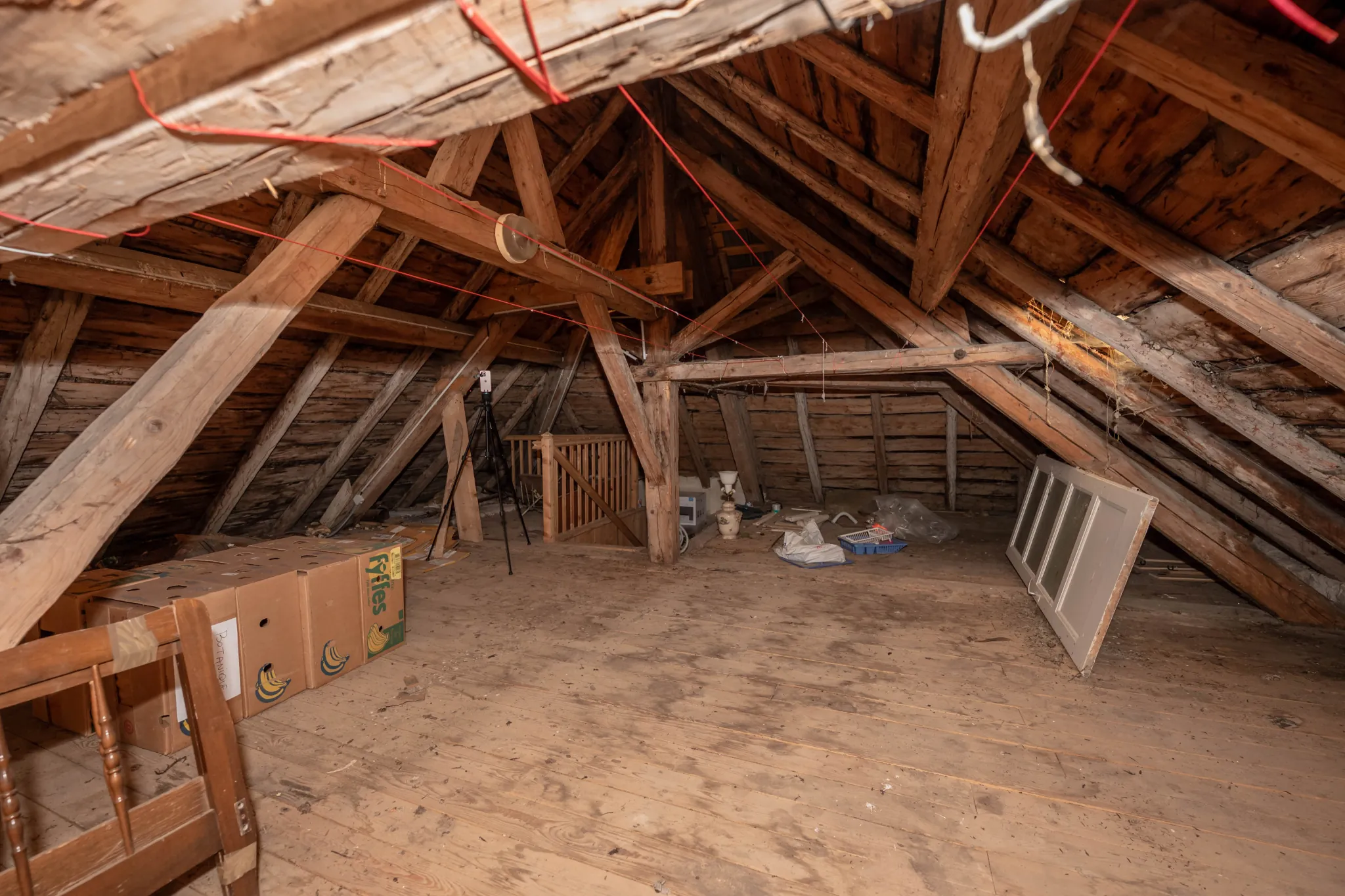 Maison ancienne avec appartement et potentiel à Le Crouzet, proche Mouthe et Suisse 