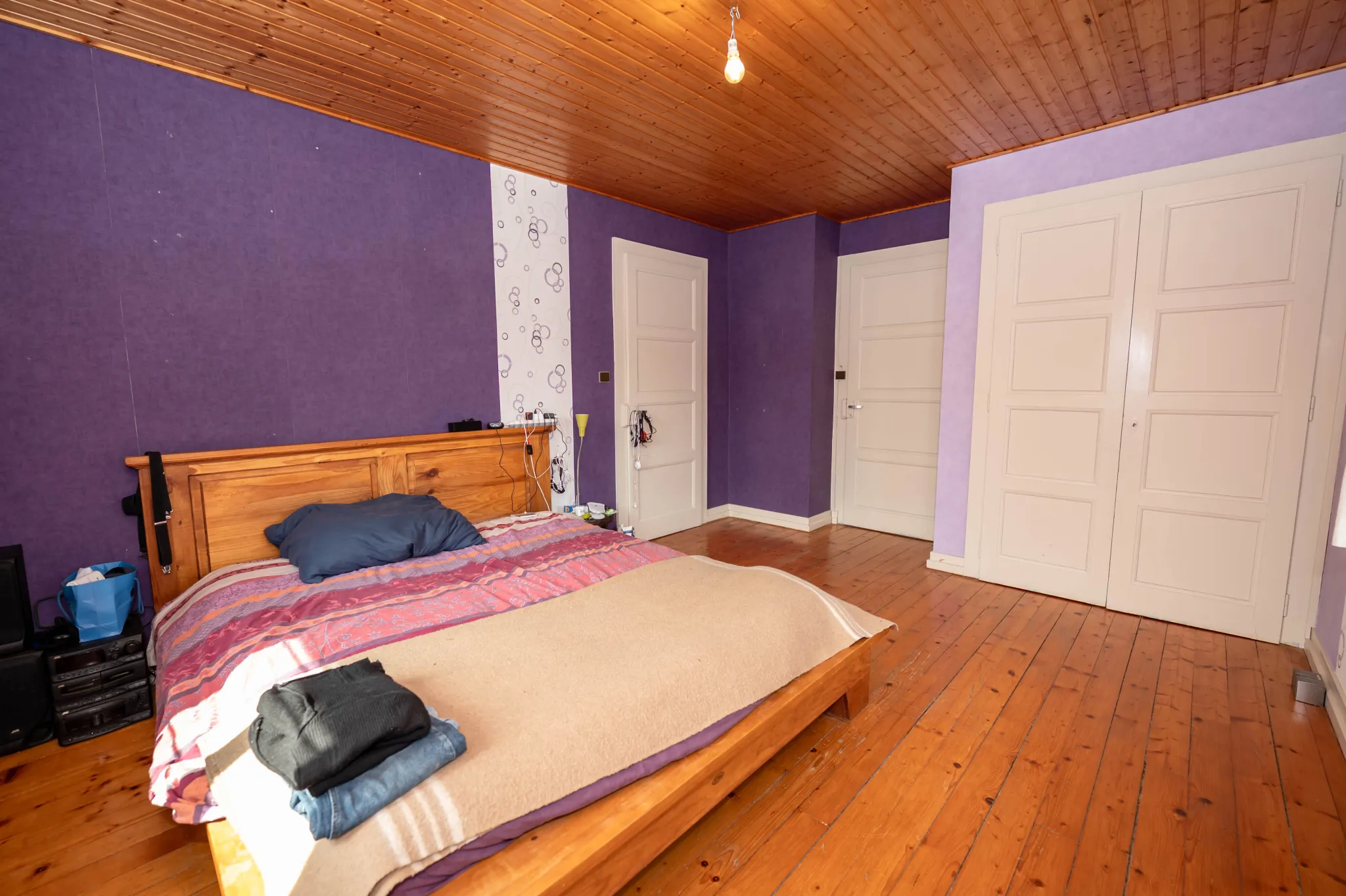 Maison ancienne avec appartement et potentiel à Le Crouzet, proche Mouthe et Suisse 