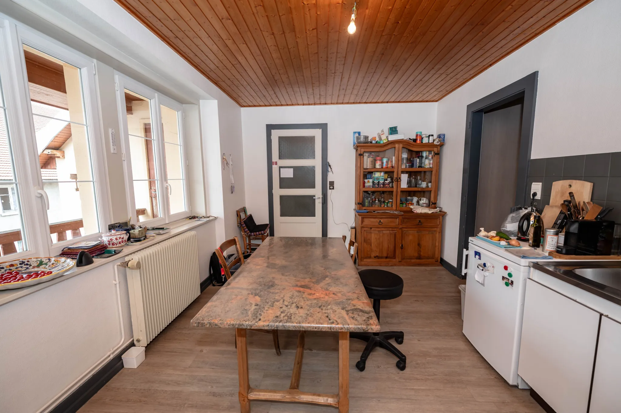 Maison ancienne avec appartement et potentiel à Le Crouzet, proche Mouthe et Suisse 