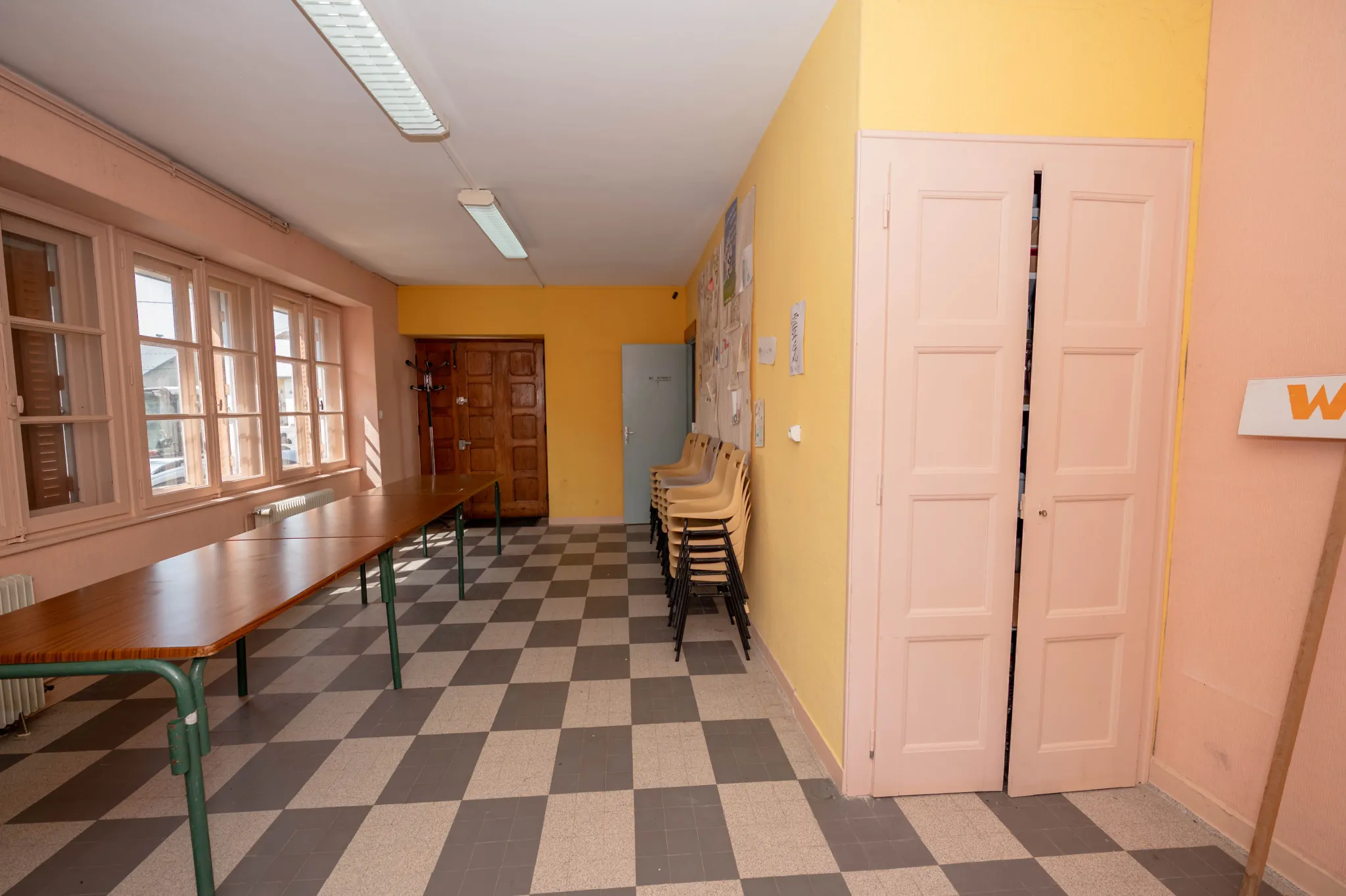 Maison ancienne avec appartement et potentiel à Le Crouzet, proche Mouthe et Suisse 