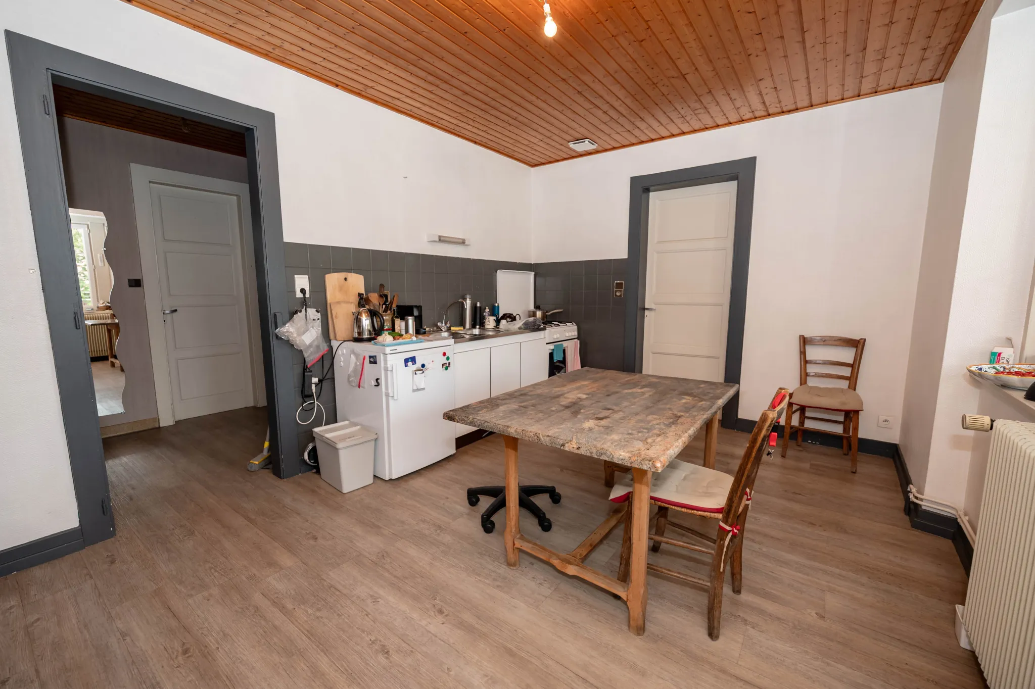 Maison ancienne avec appartement et potentiel à Le Crouzet, proche Mouthe et Suisse 