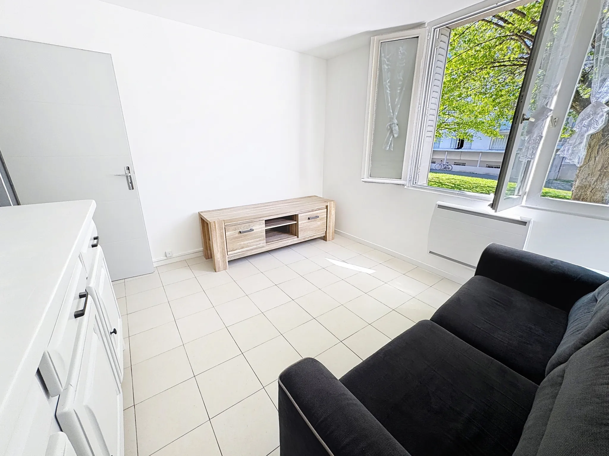 Appartement T2 rénové à Vendre à Grenoble Éaux Claires, 40 m², Calme et Lumineux 