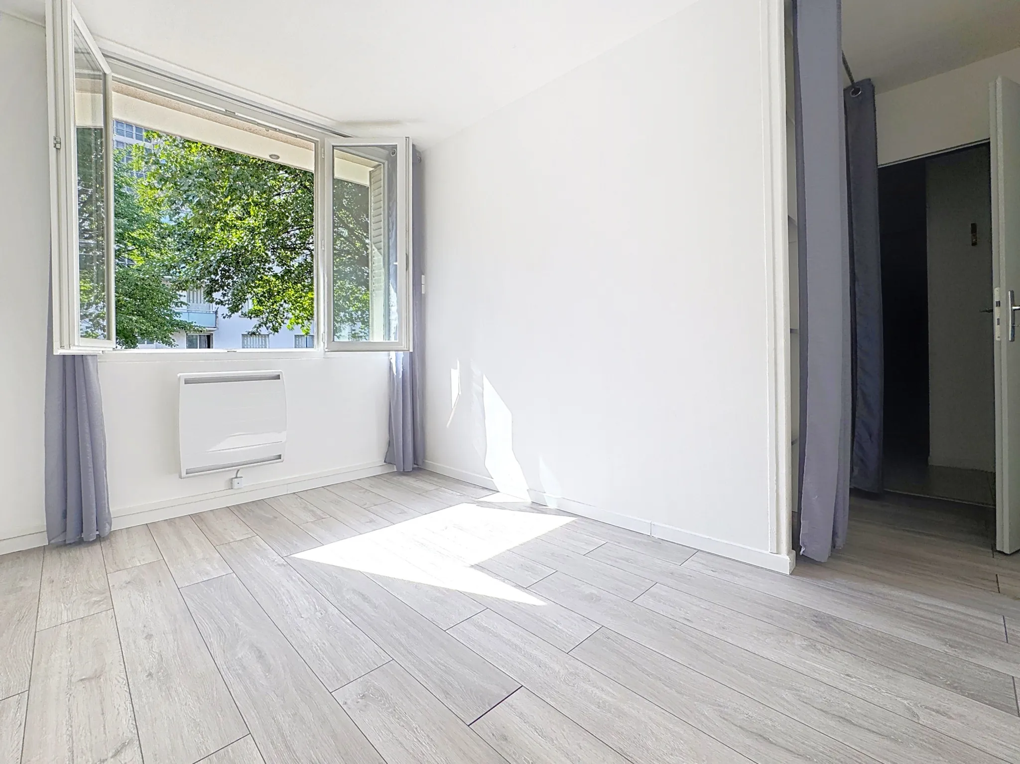 Appartement T2 rénové à Vendre à Grenoble Éaux Claires, 40 m², Calme et Lumineux 