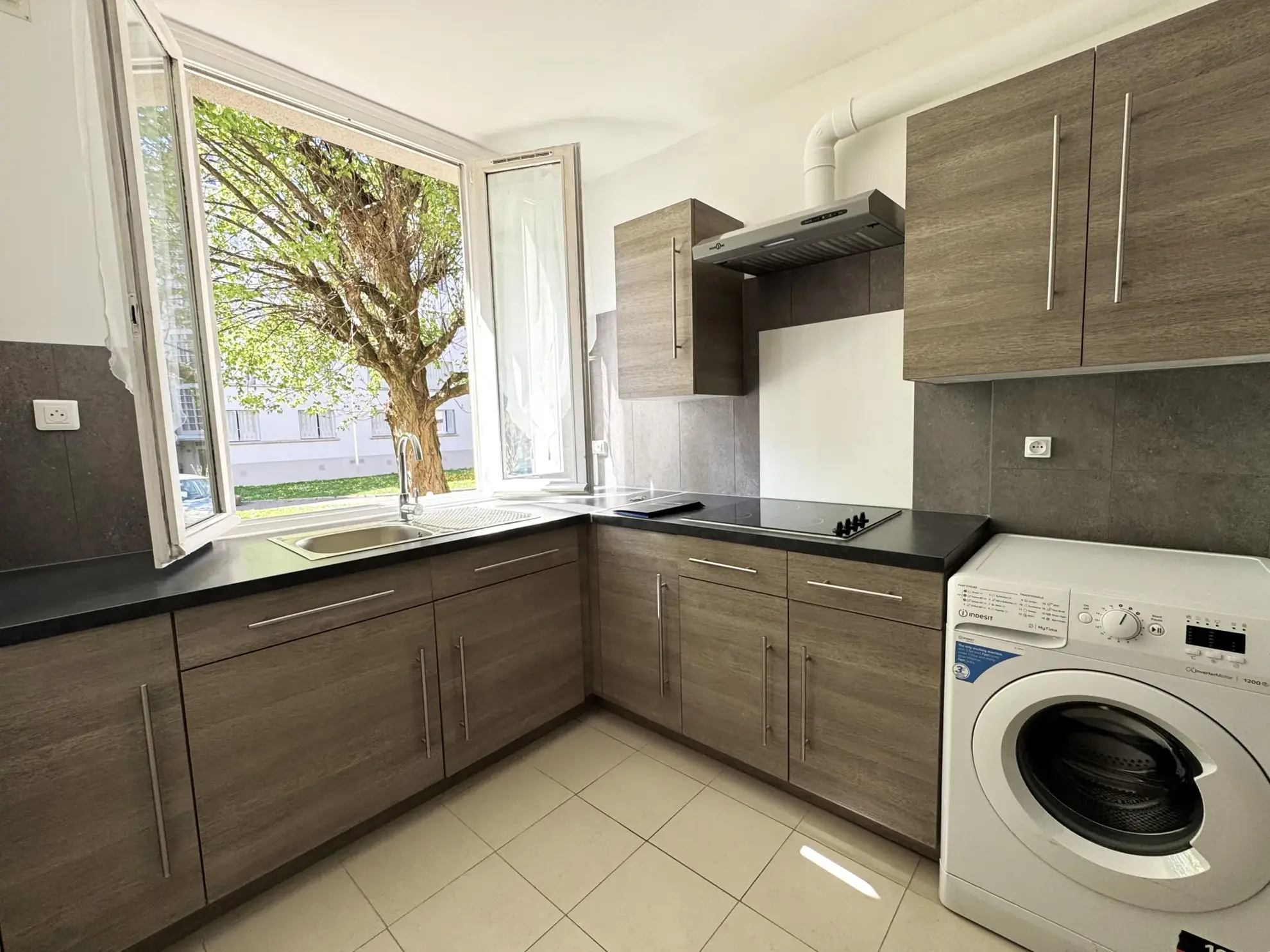 Appartement T2 rénové à Vendre à Grenoble Éaux Claires, 40 m², Calme et Lumineux 