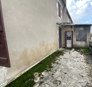 Achat maison à Nieuil de 143m² dès 11 000 euros - Vente aux enchères 