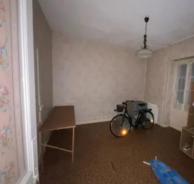 Achat maison à Nieuil de 143m² dès 11 000 euros - Vente aux enchères 