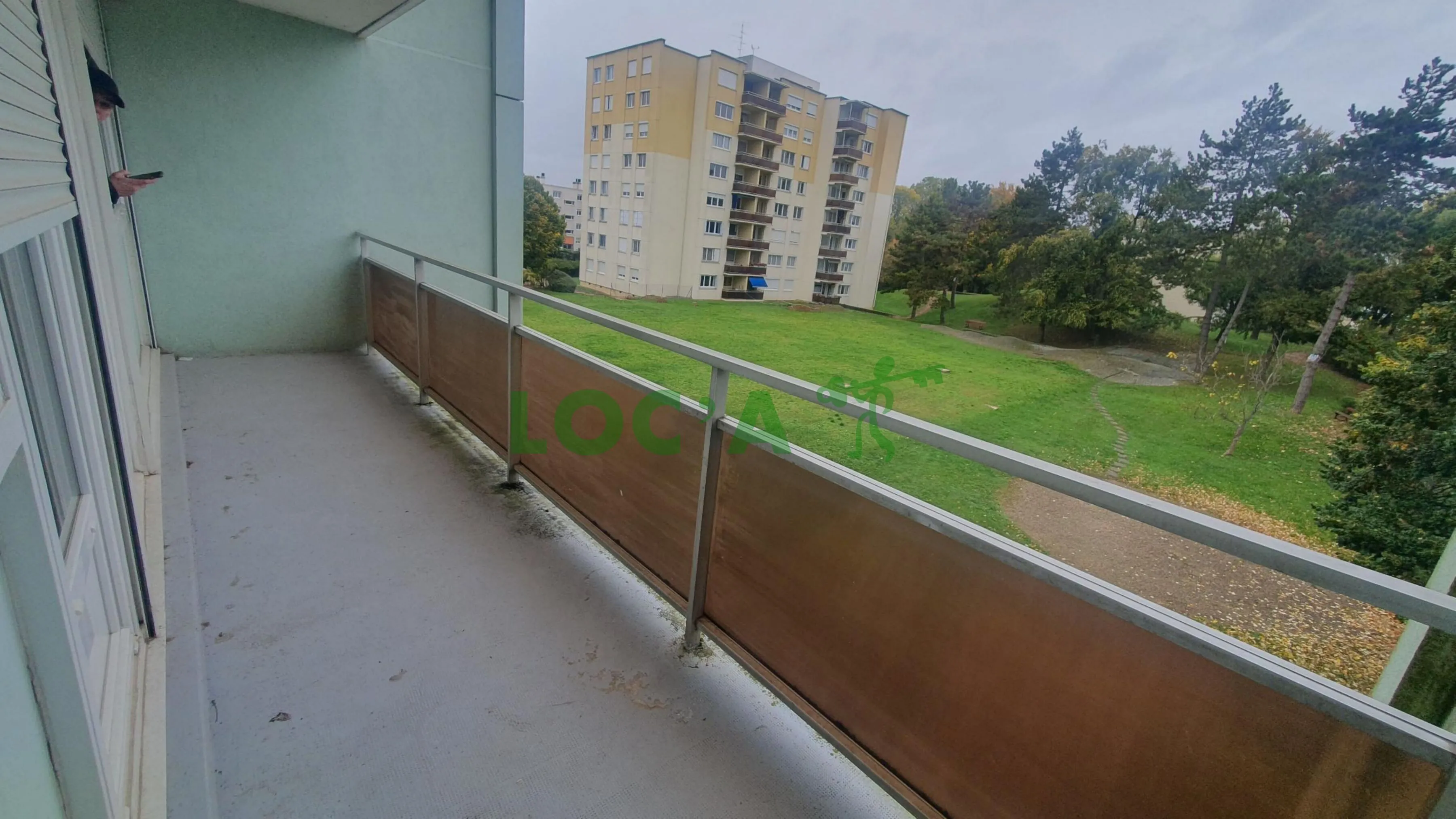 Appartement F1 rénové de 39 m² à Longvic avec balcon et parking 