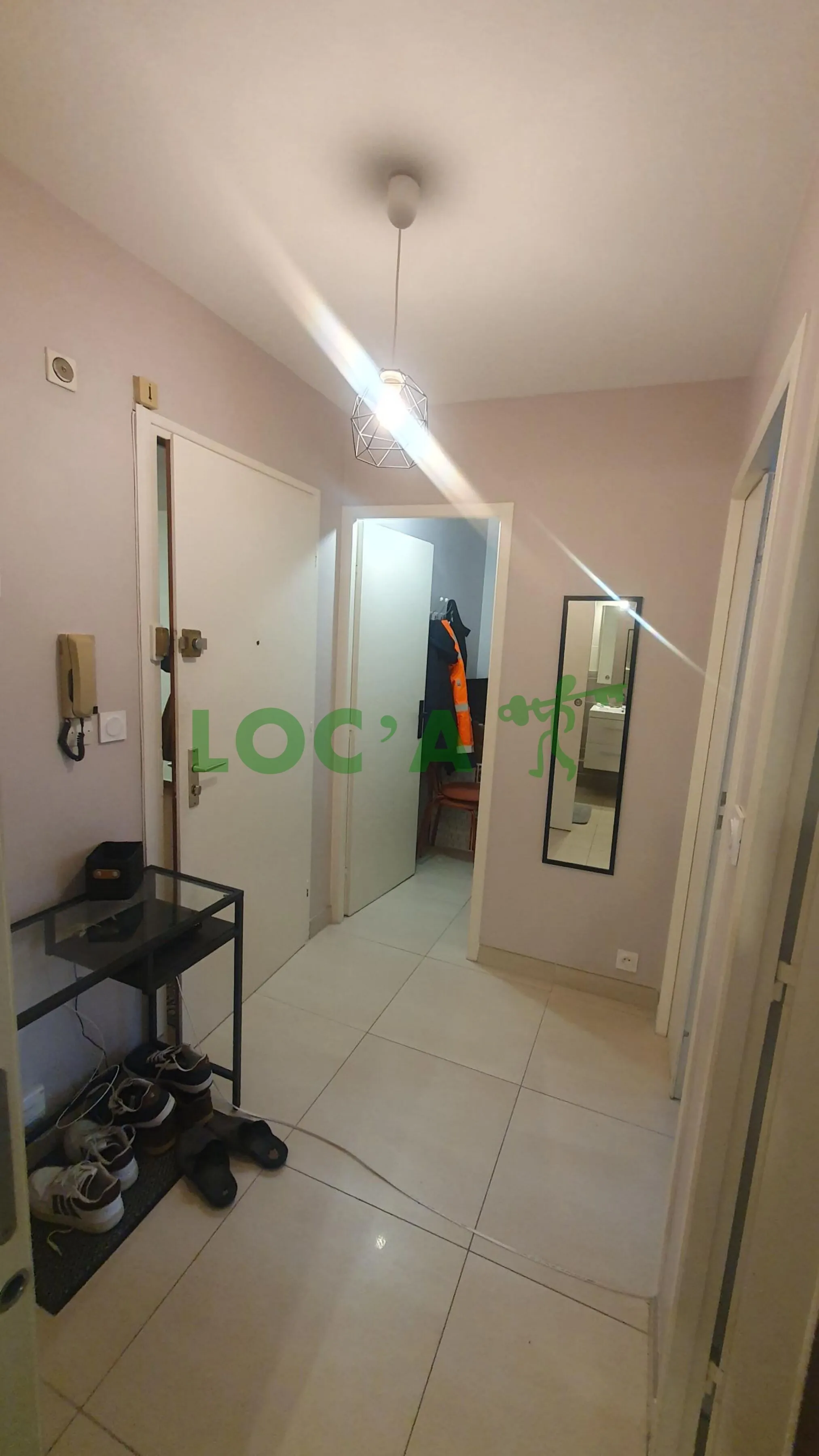 Appartement F1 rénové de 39 m² à Longvic avec balcon et parking 