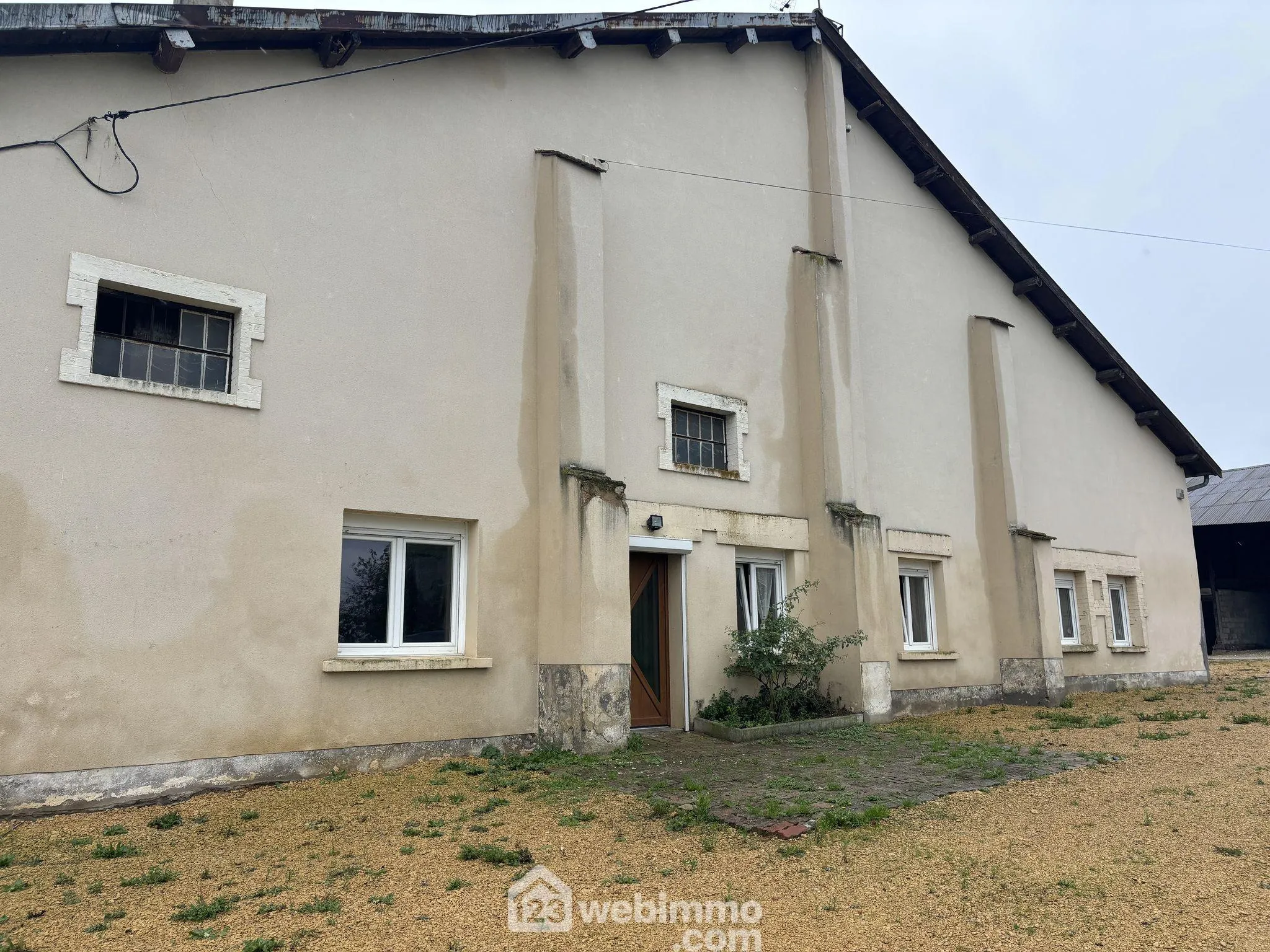 Corps de ferme avec maison, grange et terrain à Étain - 165 m² 