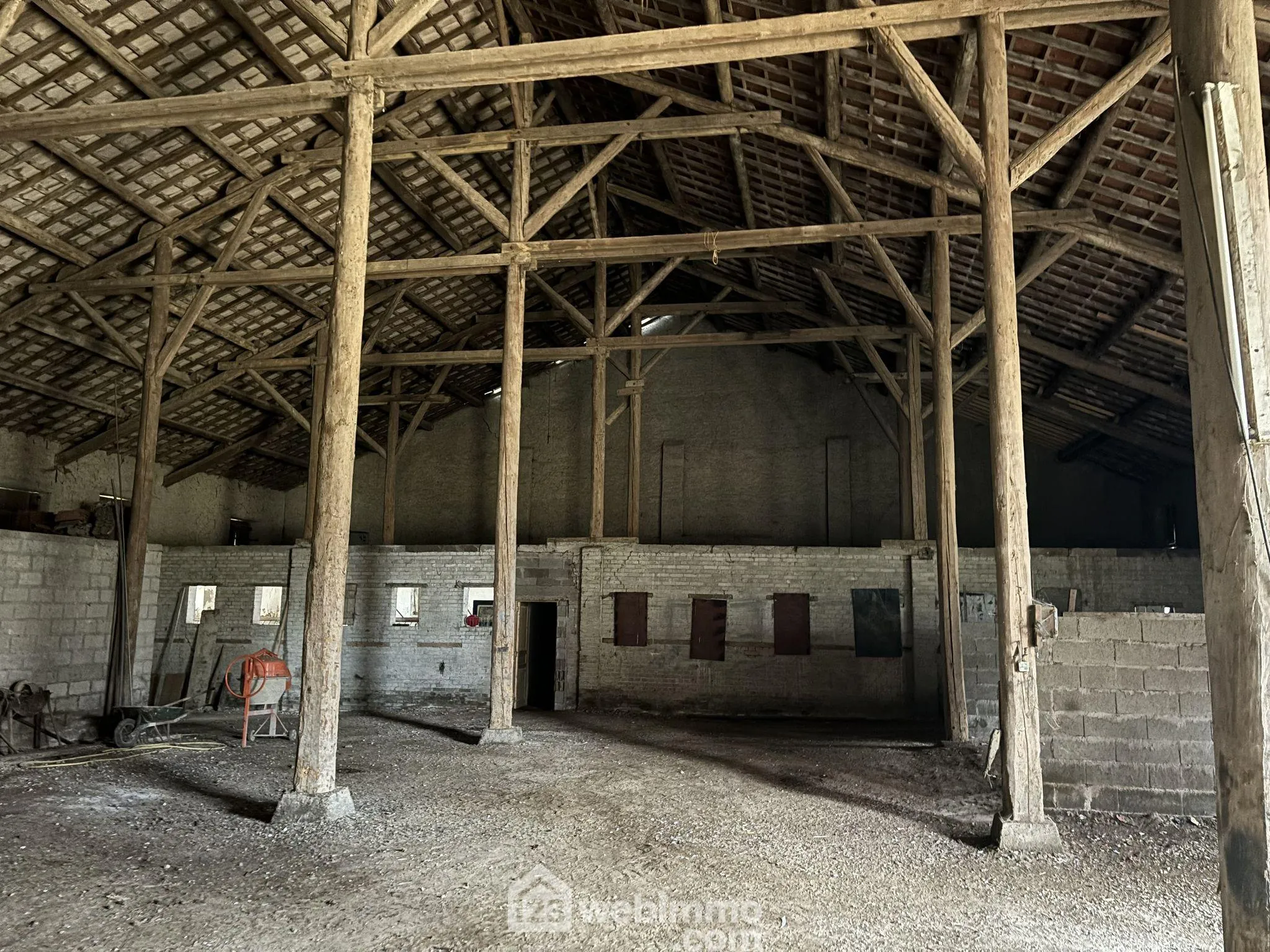 Corps de ferme avec maison, grange et terrain à Étain - 165 m² 
