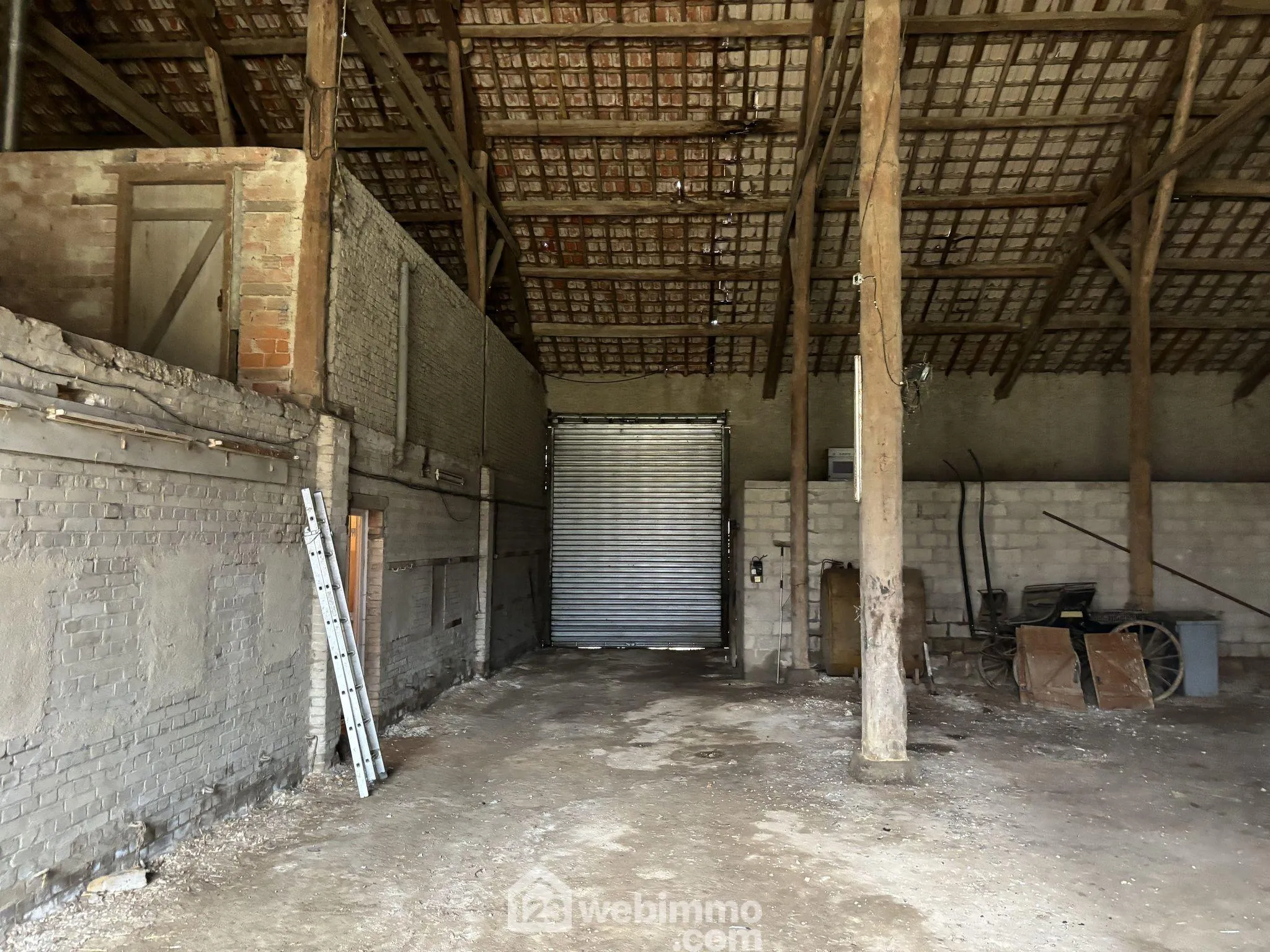 Corps de ferme avec maison, grange et terrain à Étain - 165 m² 